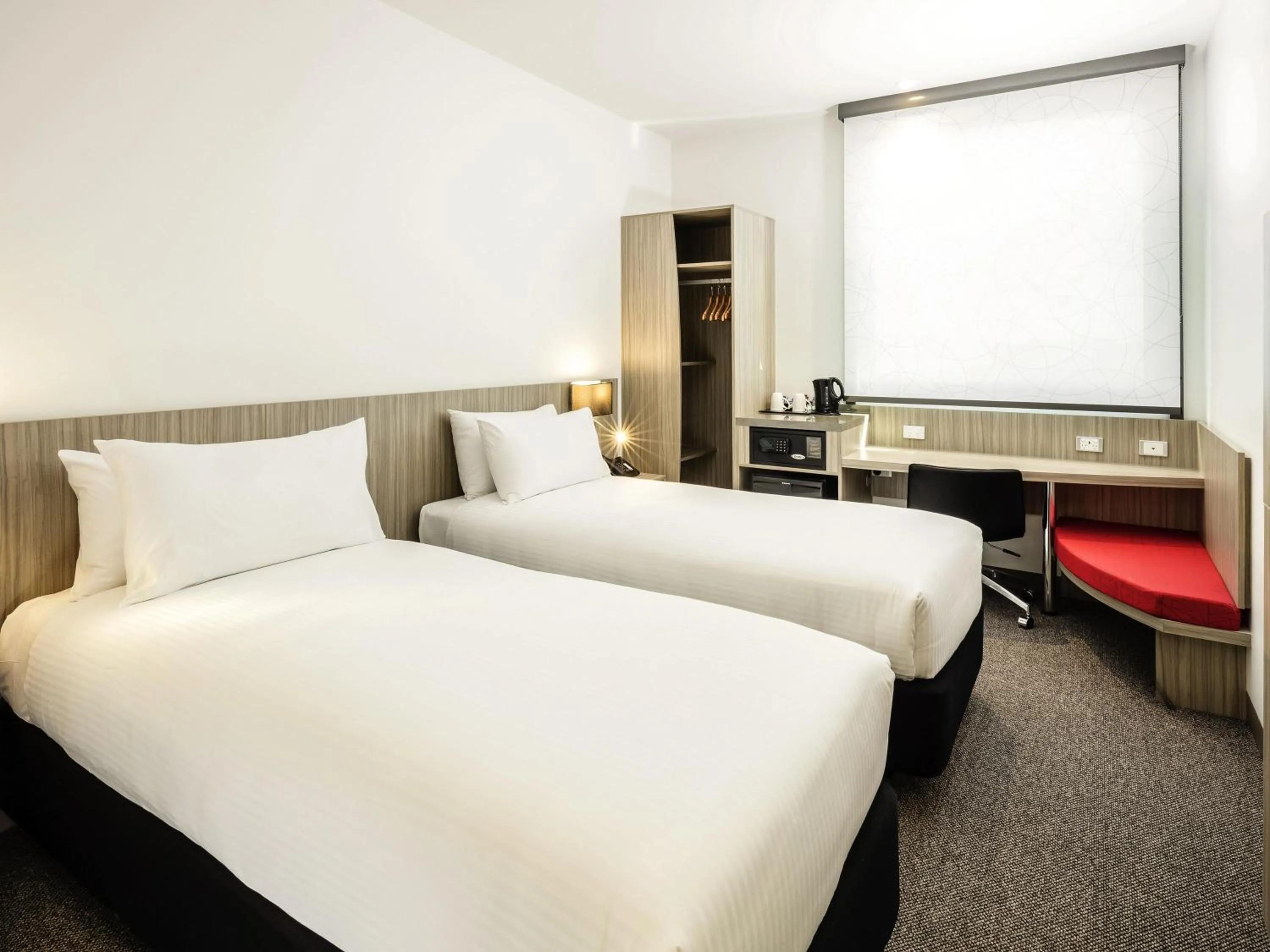 Superior Twin Room in Ibis Mackay