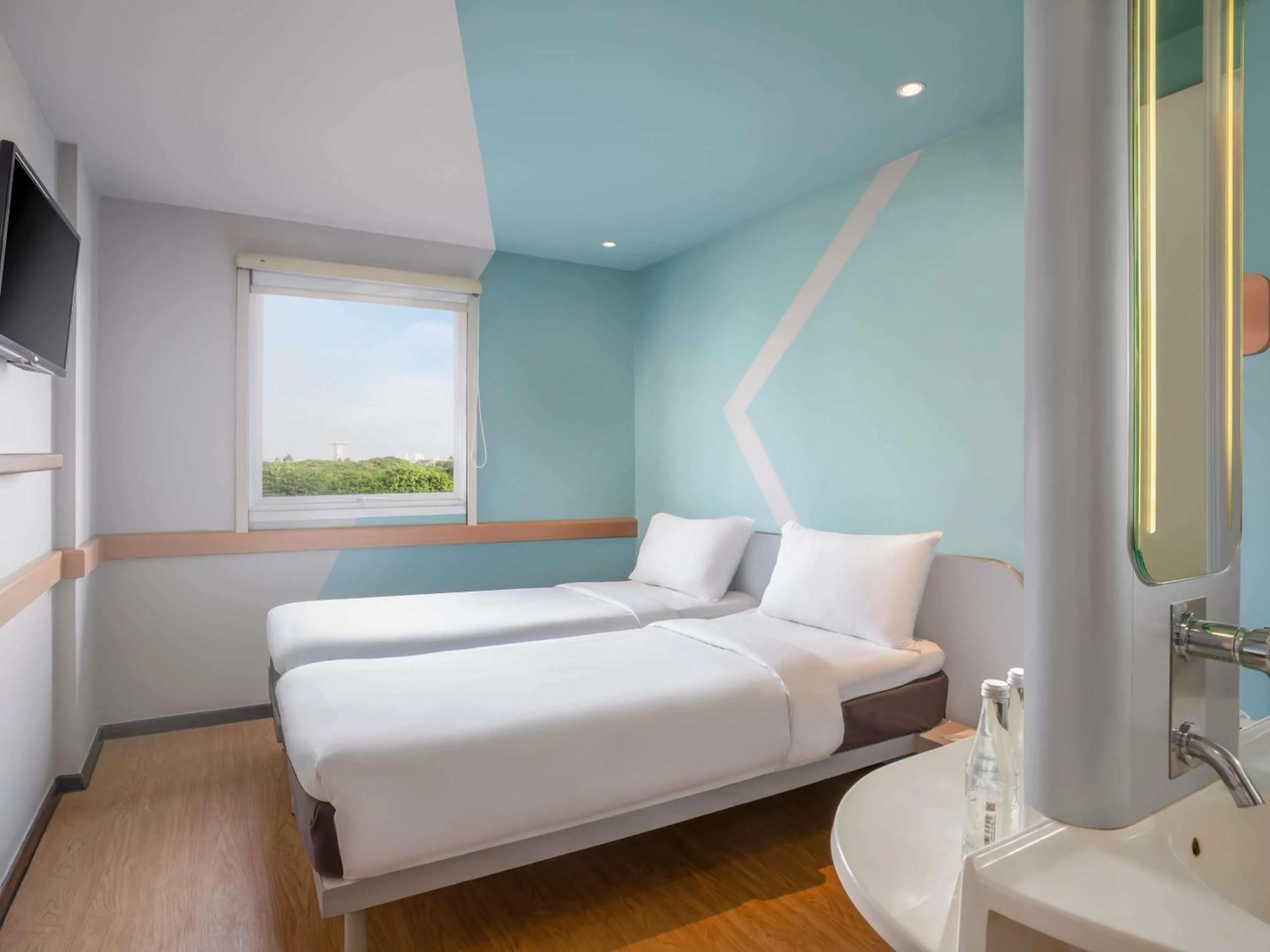 Standard Twin Room in Ibis Budget Jakarta Airport
