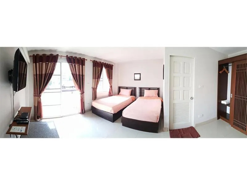 Twin Room in Pornkasem House