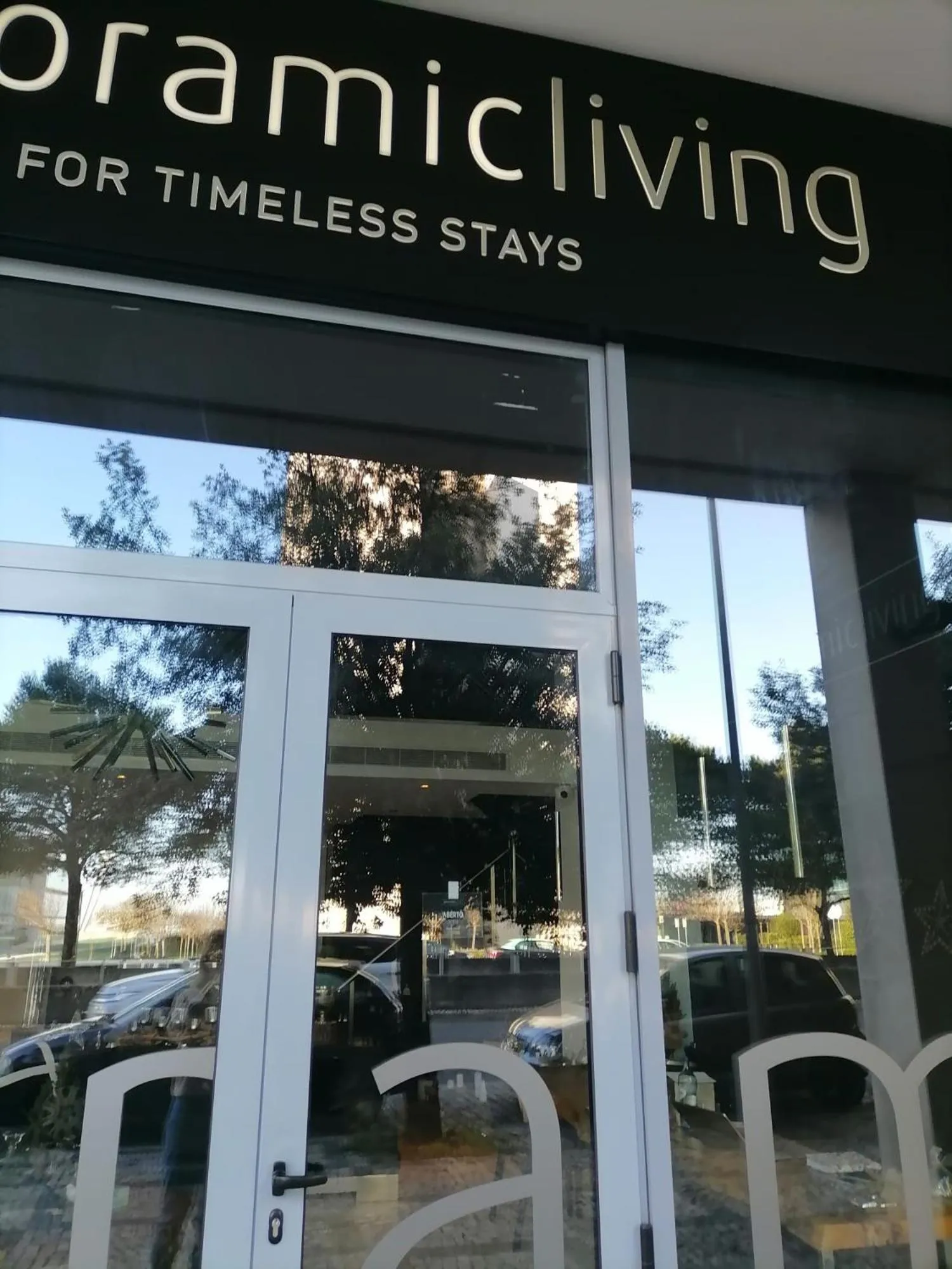 Three-Bedroom Apartment with City View in Panoramic Living