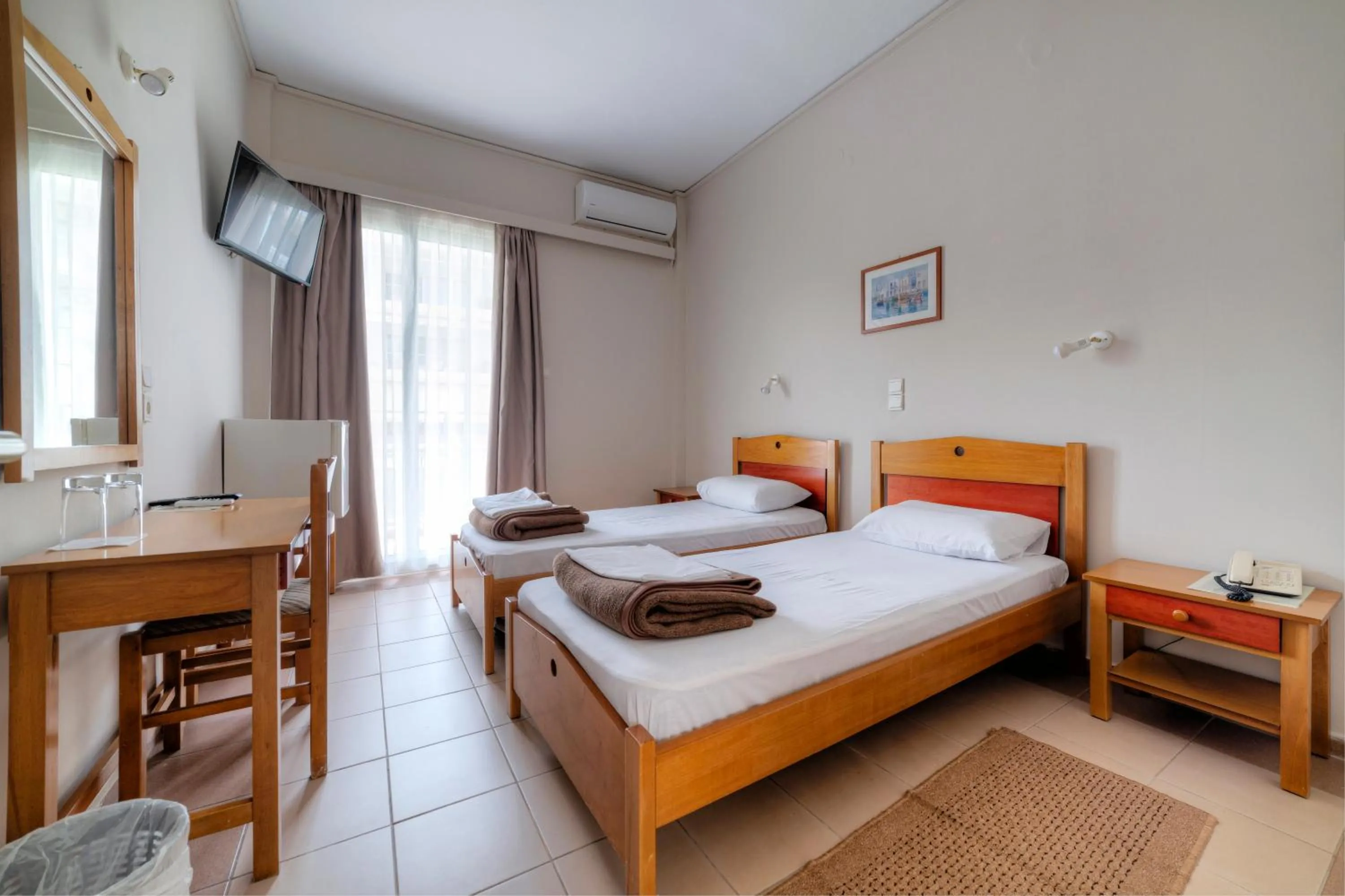 Budget Twin Room in Delfini Hotel