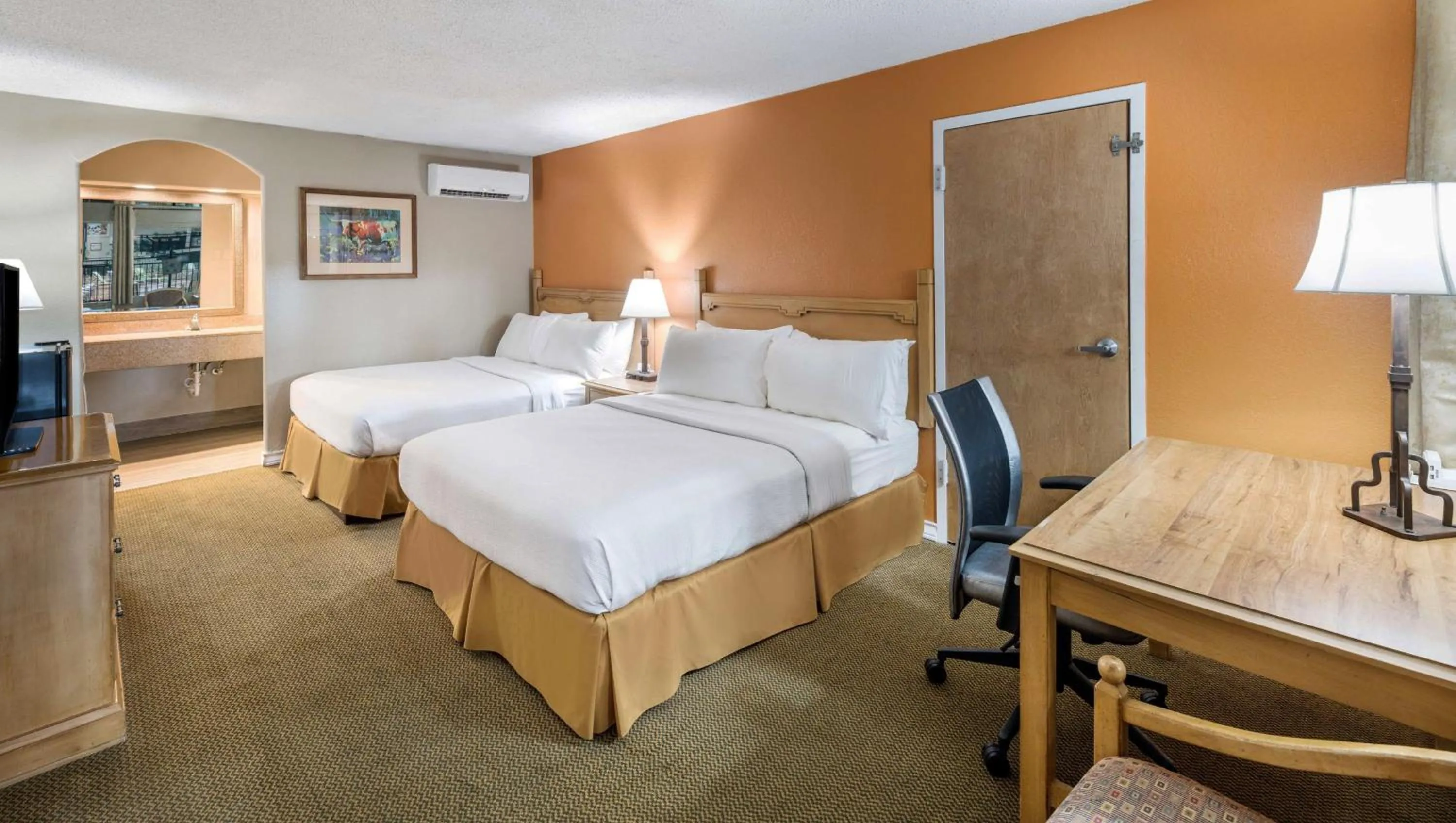 Two Queen Beds – Interior Facing in Pearl on the Concho