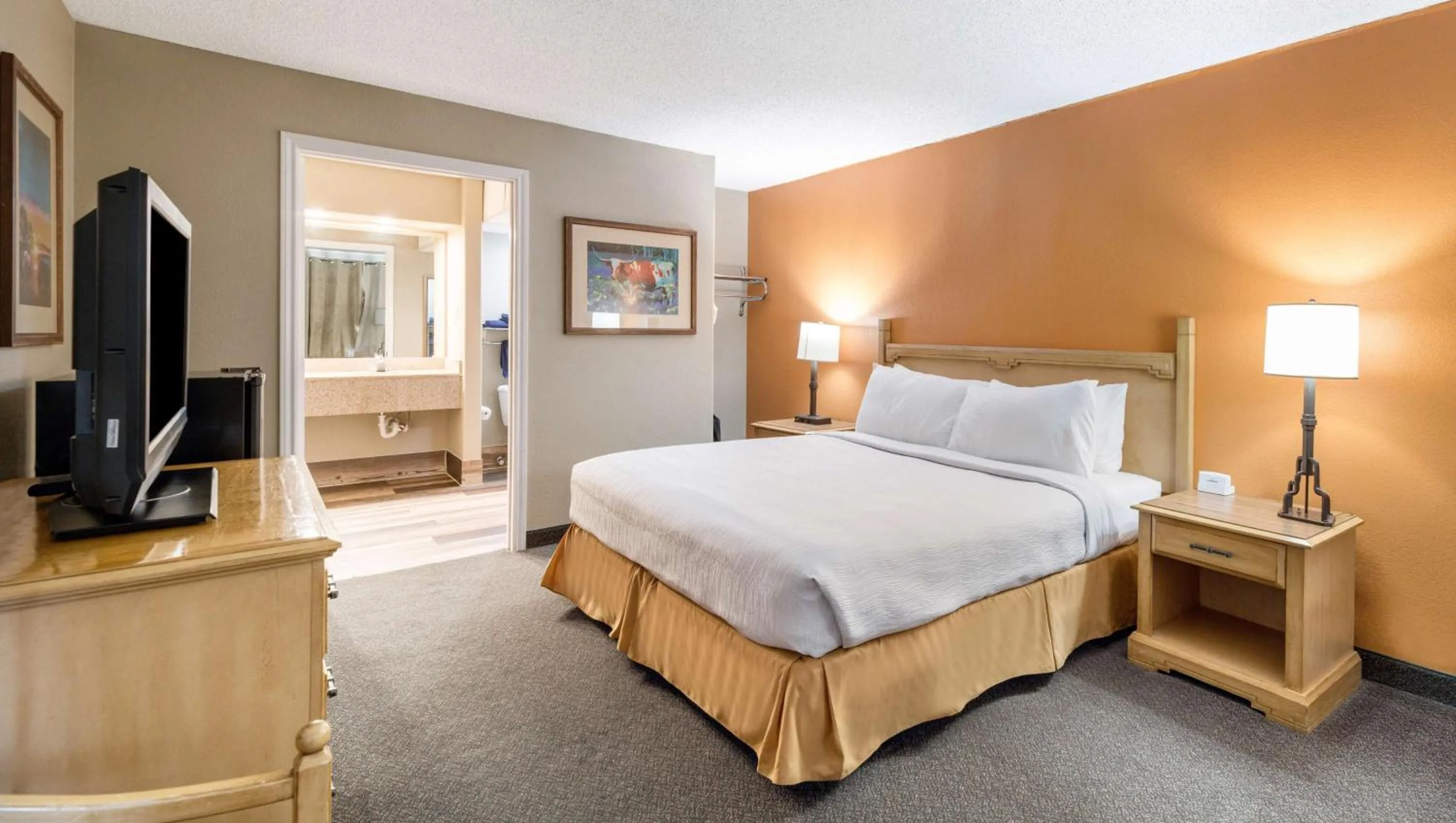Two Room King Suite - Interior Facing in Pearl on the Concho