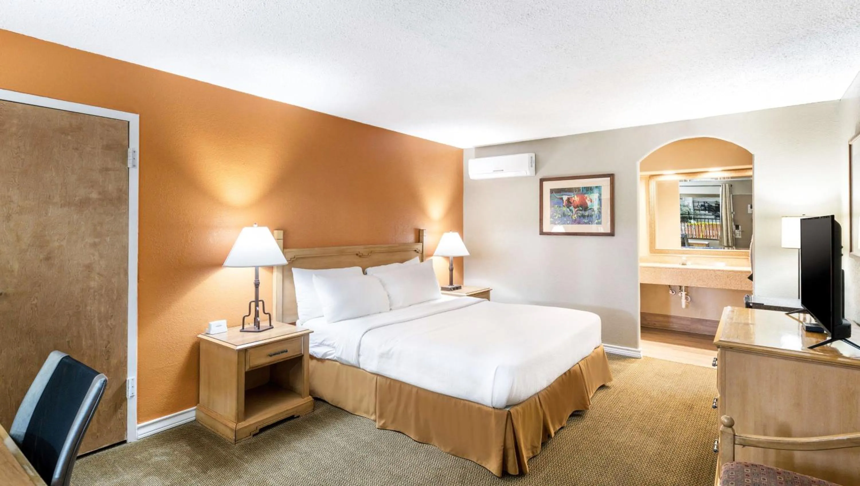 King Room - Interior Facing in Pearl on the Concho