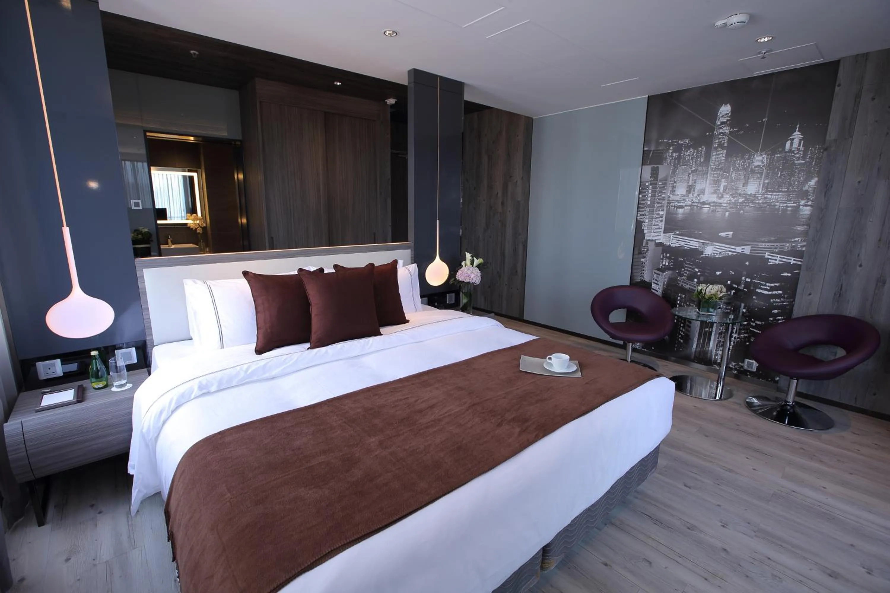 Perkin Grand King Room in The Perkin Hotel