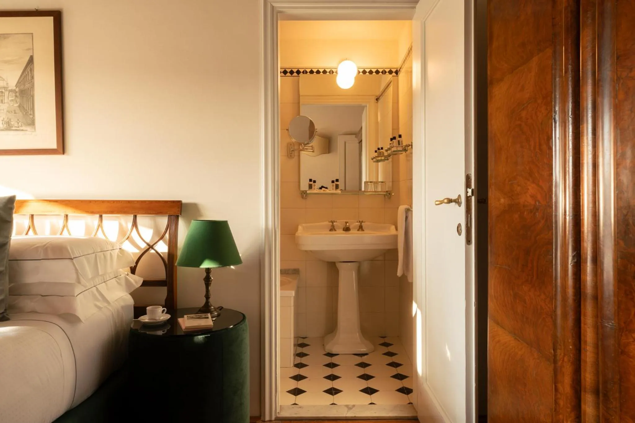 Classic Double Room in Loggiato Dei Serviti