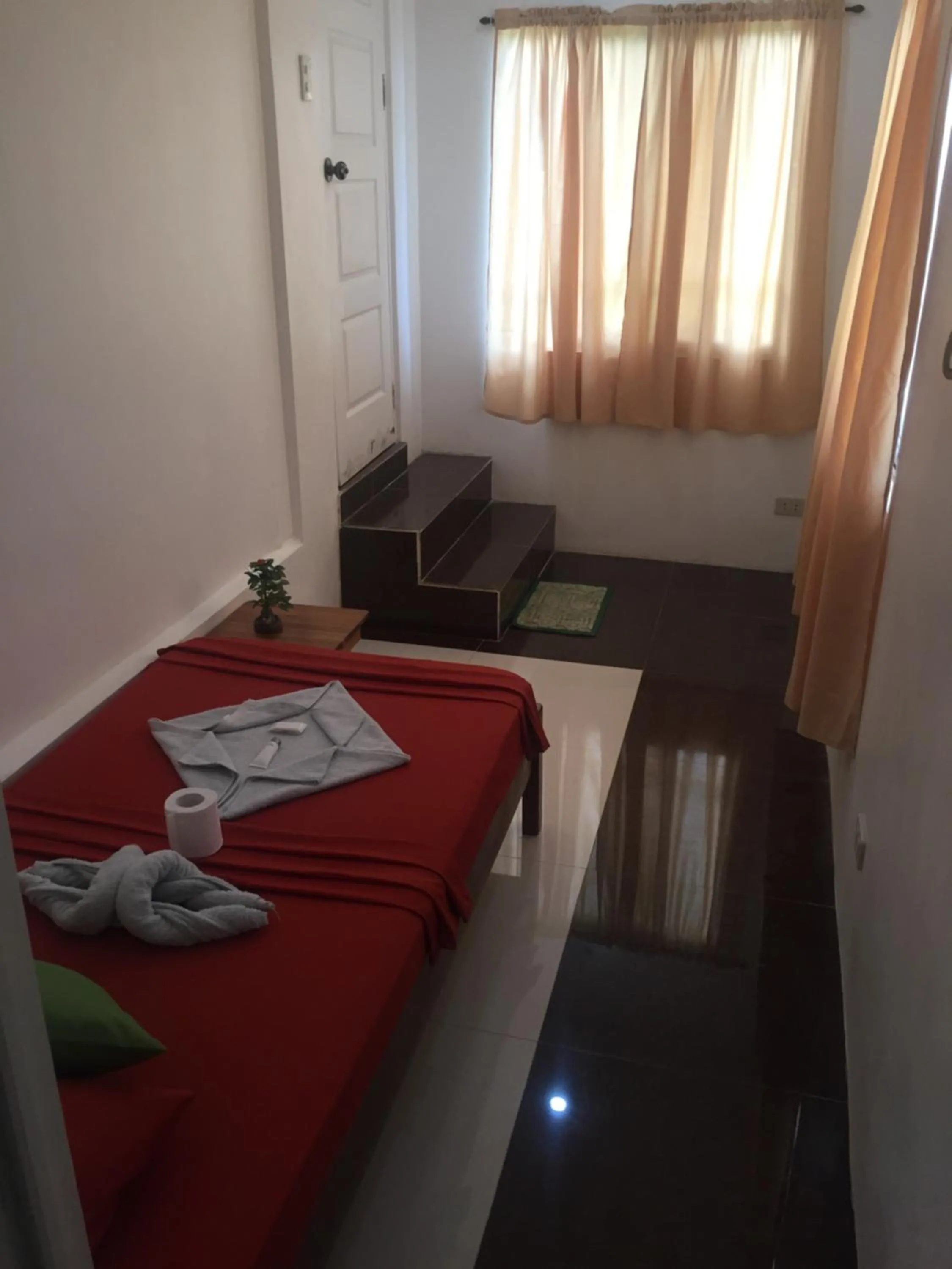 Single Room with Bathroom in Raje Residence