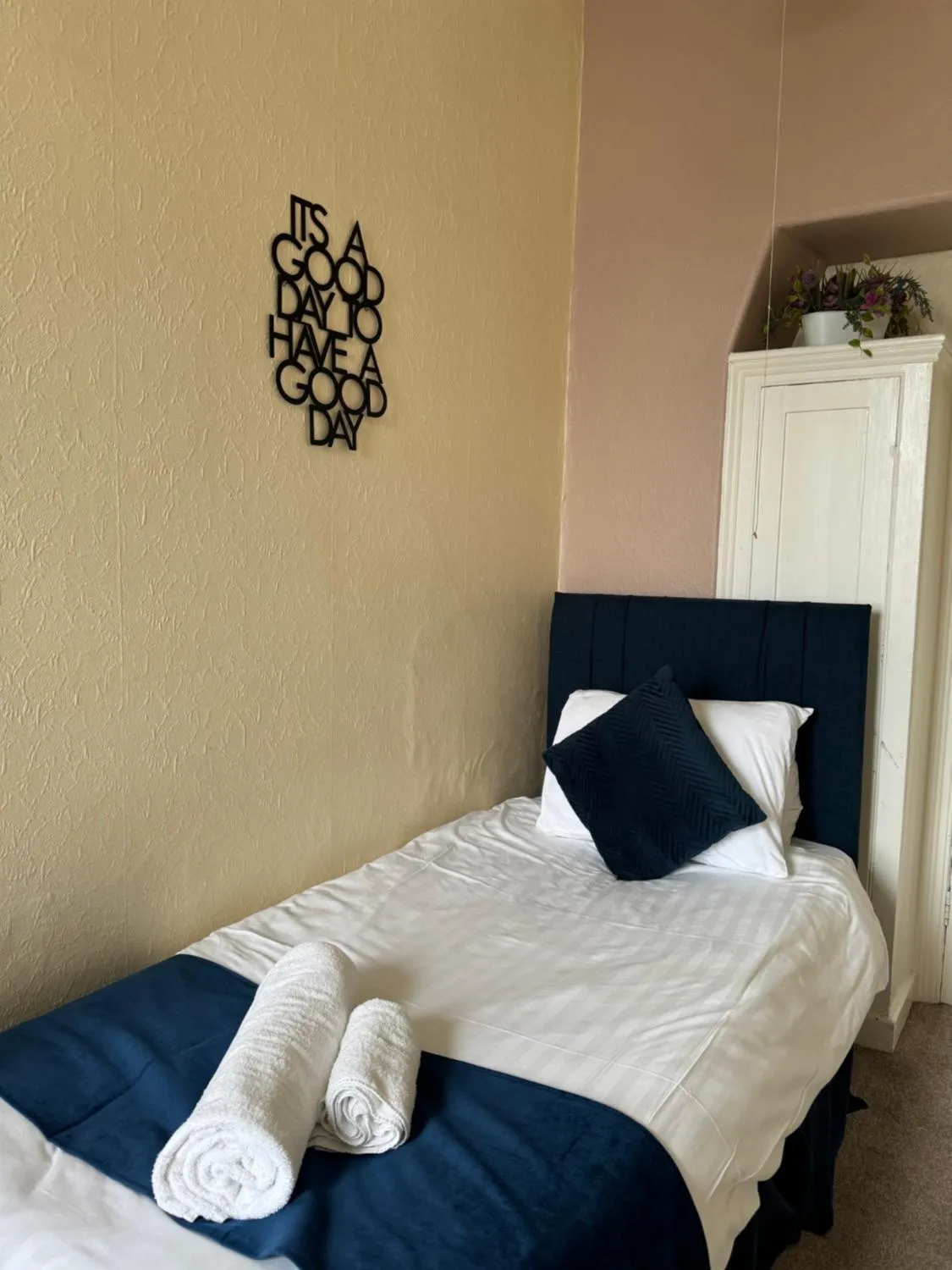 Budget Single Room in The Station Hotel