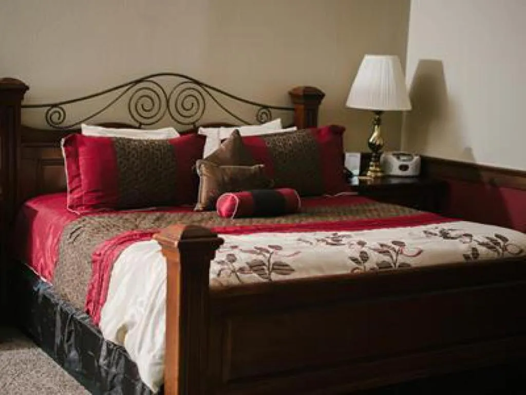 Queen Room with Spa Bath in The Inn at Dresden