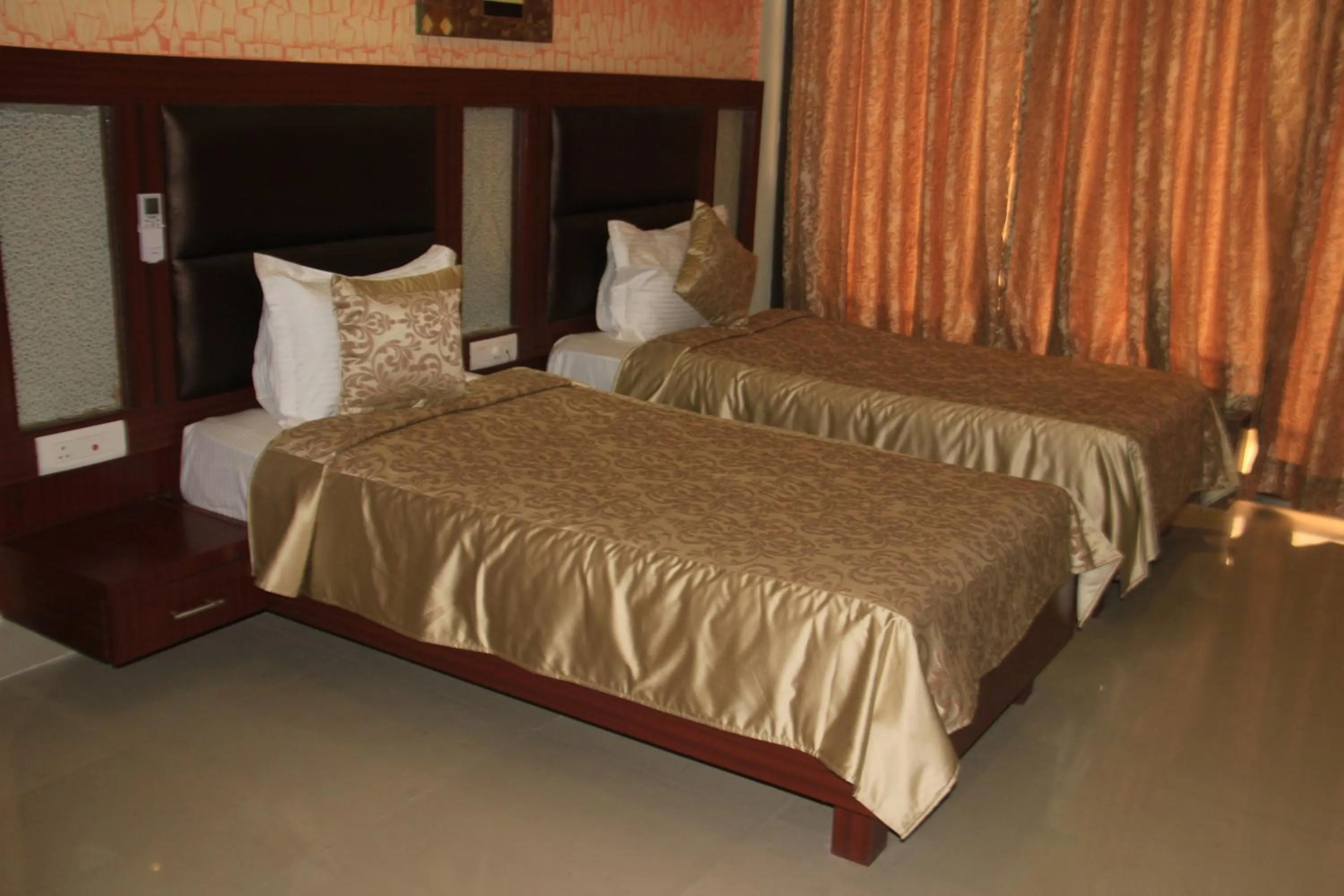 Twin Room with Balcony in Hotel Pybss