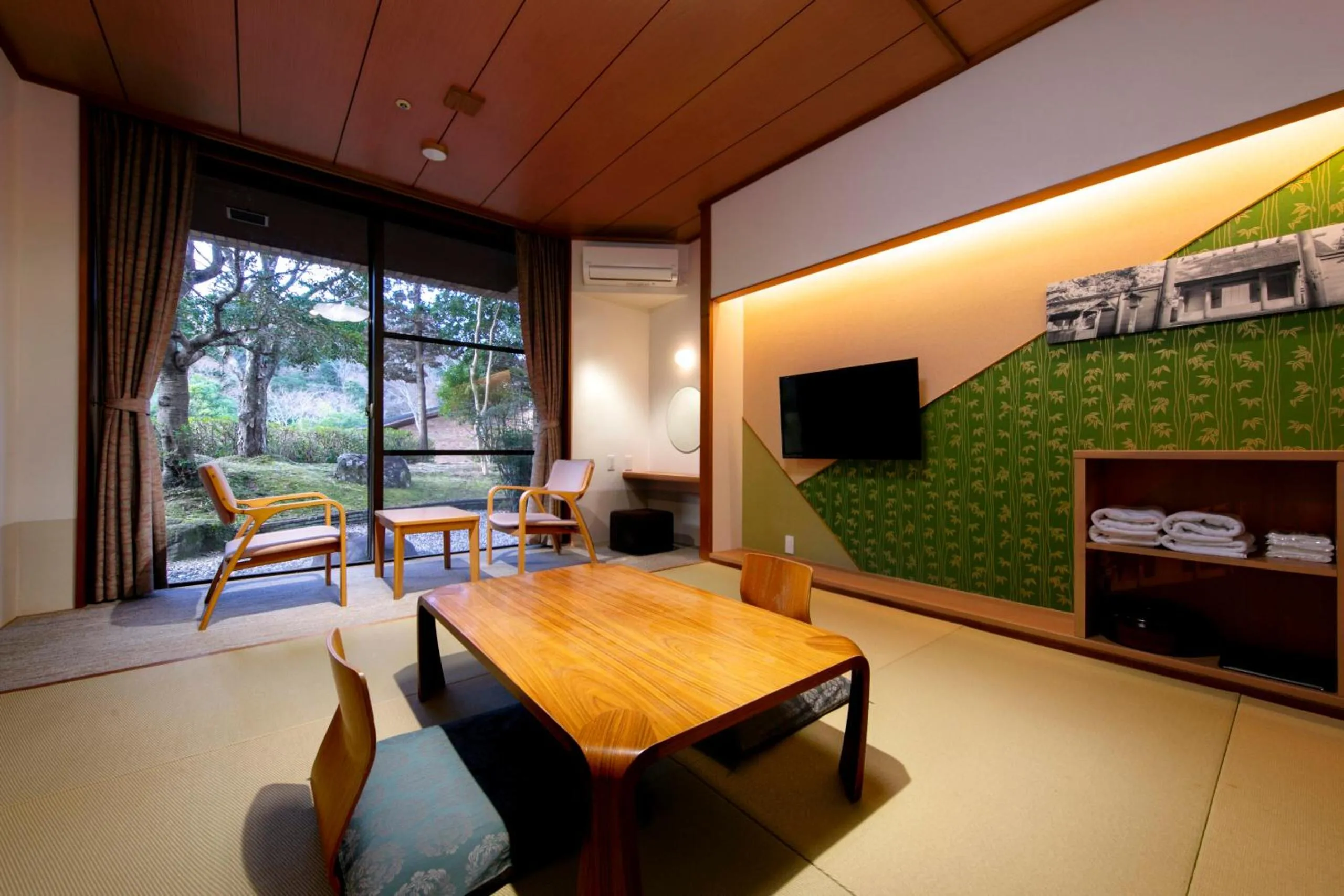 Japanese-Style Quadruple Room with Shared Bathroom in Sennomori