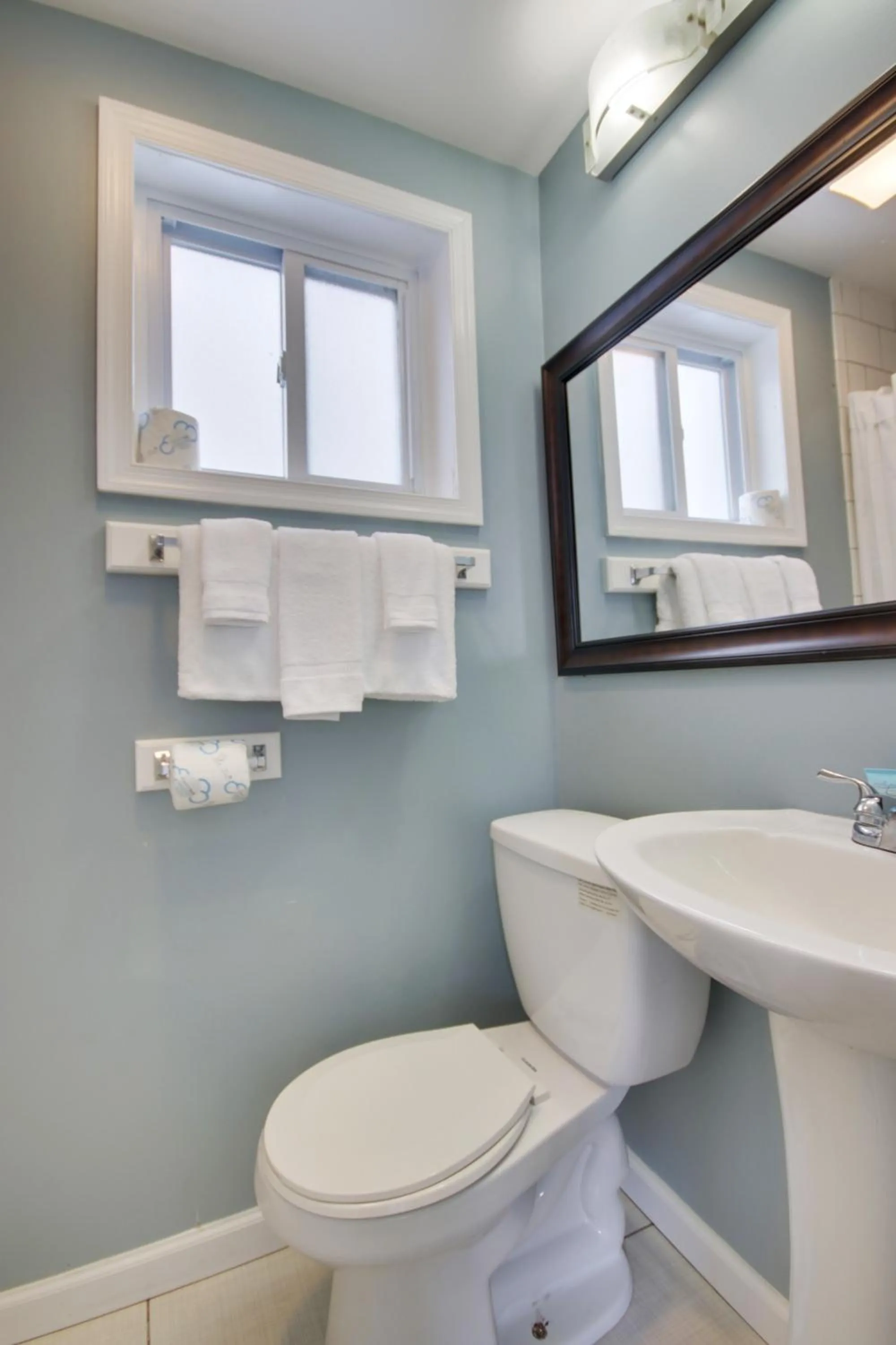 Budget Room One Double Bed in White Marlin Inn