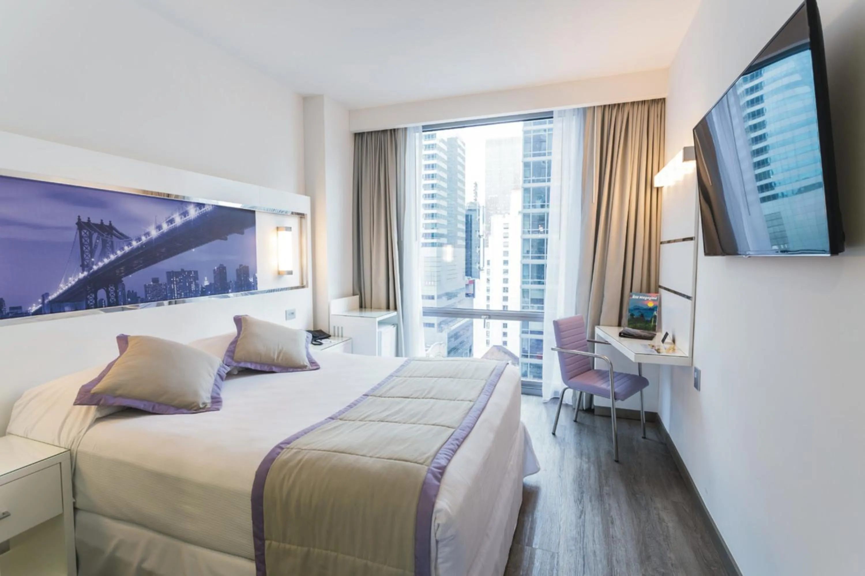 Deluxe Superior King with views in Riu Plaza New York Times Square