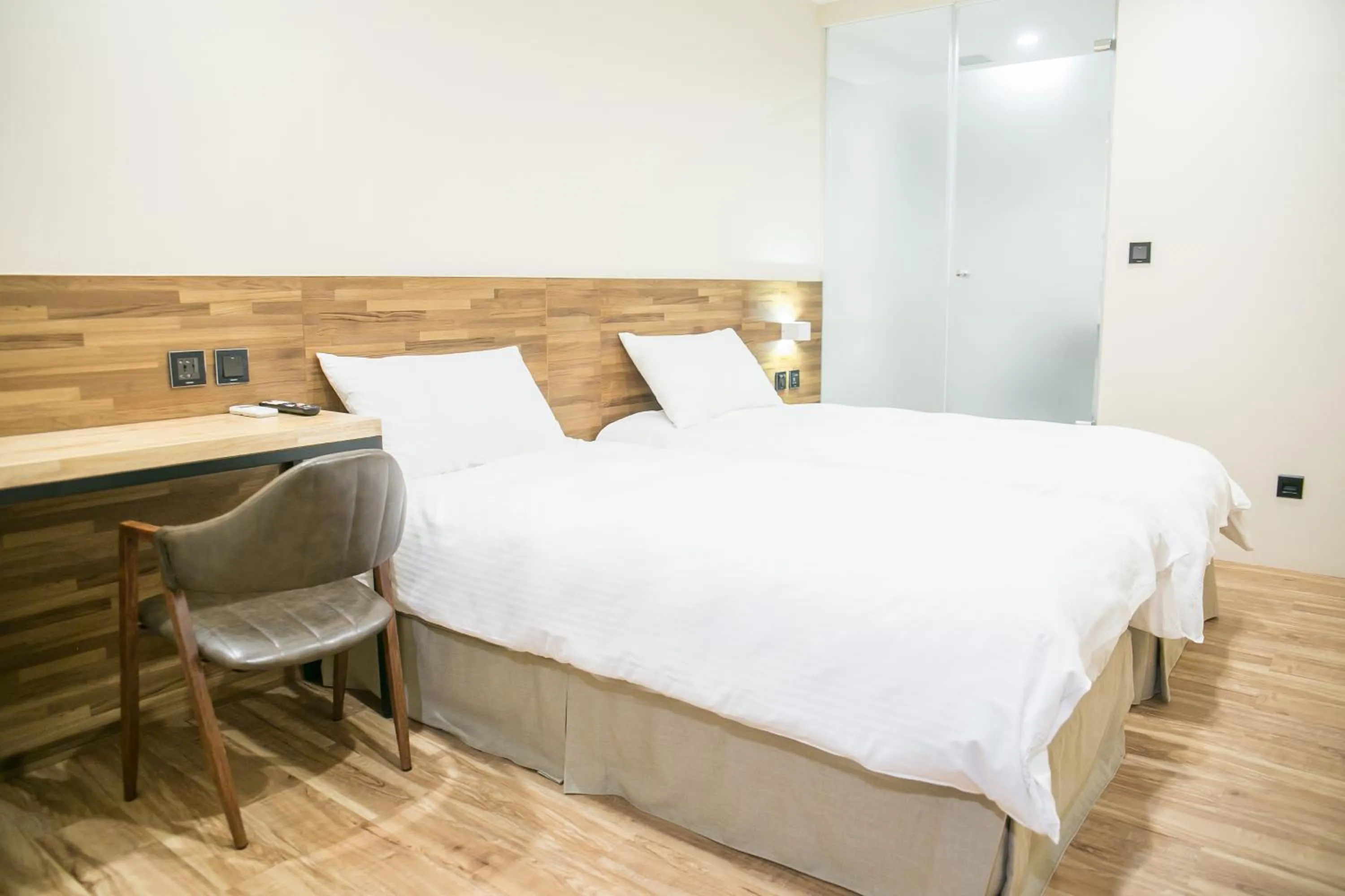 Standard Twin Room in We Come Hostel