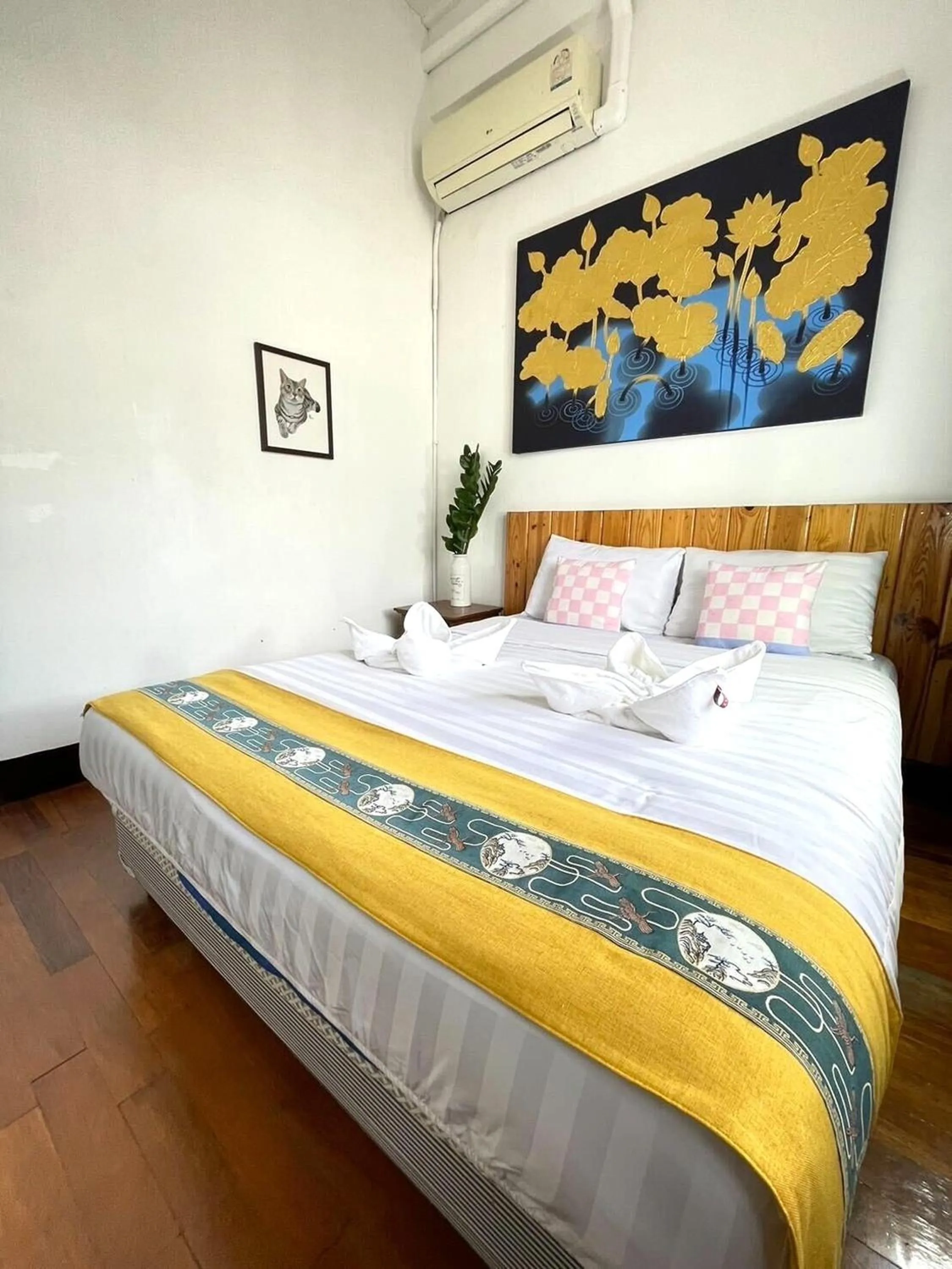 Double Room with Shared Bathroom in Ashi Poshtel