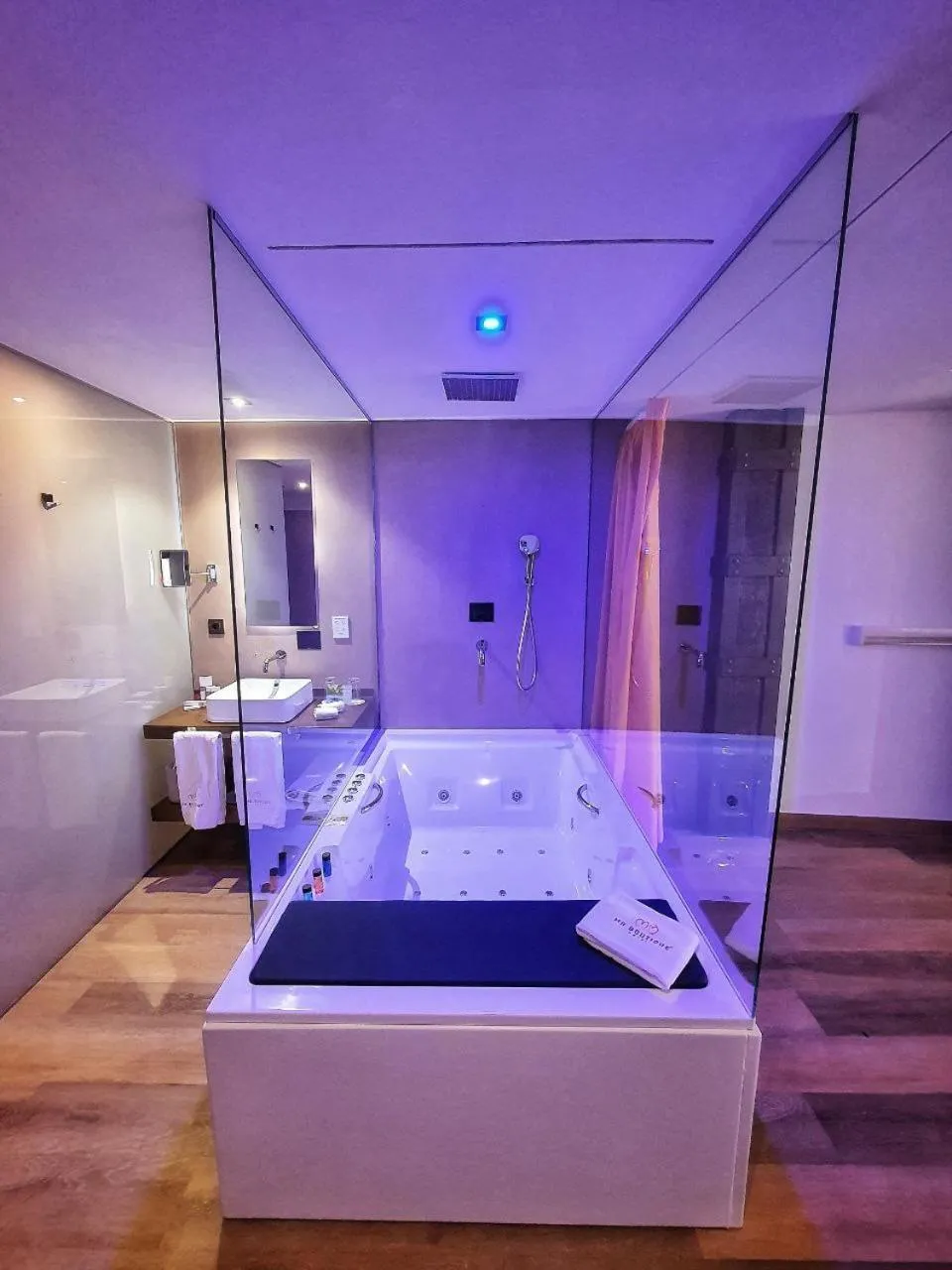 Junior Suite with Hot Tub in MB Boutique Hotel - Adults Recommended
