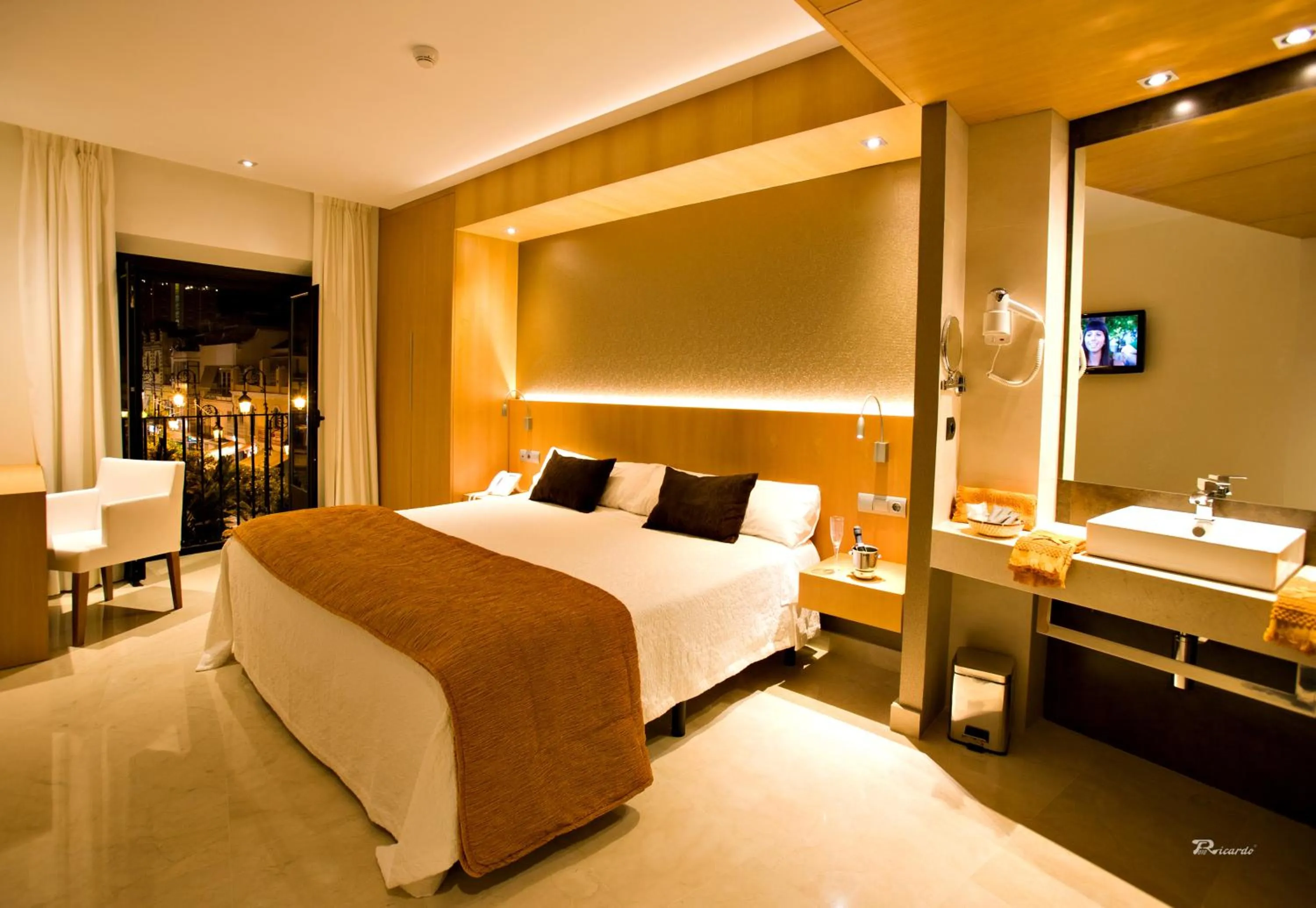 Superior Double Room with Spa Bath in Hotel Barrameda