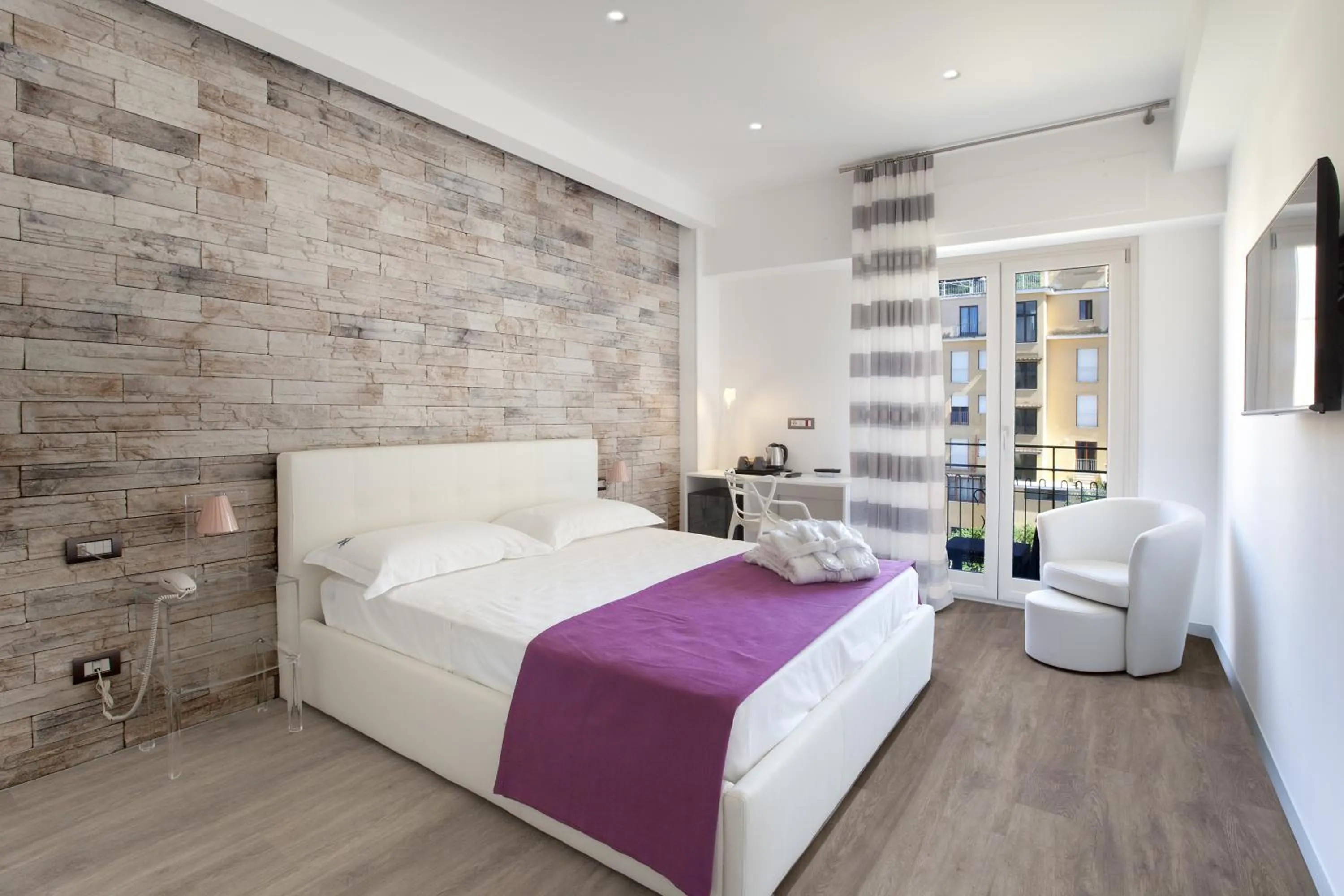 King Room with Spa Bath in Vhome