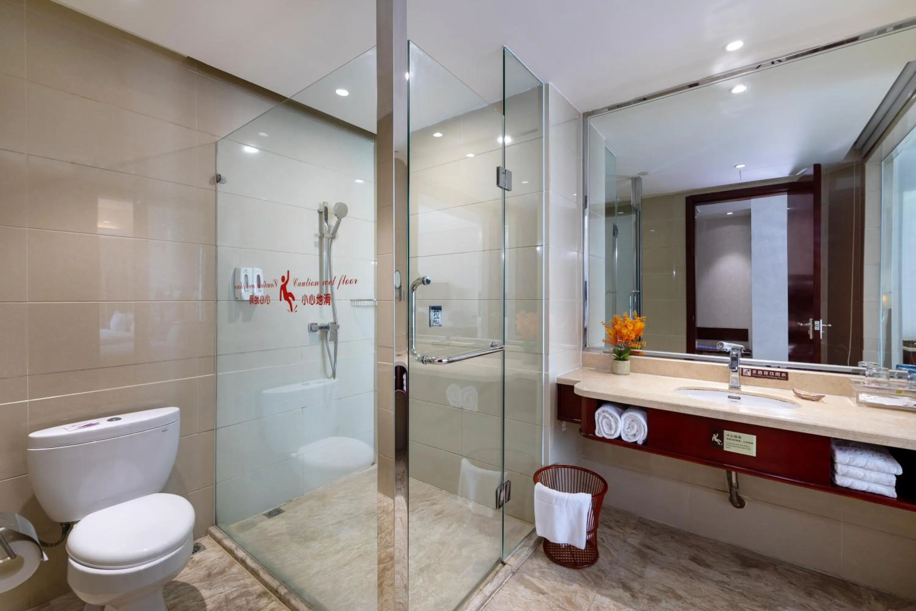 Standard Queen Room in Elong Me Hotel