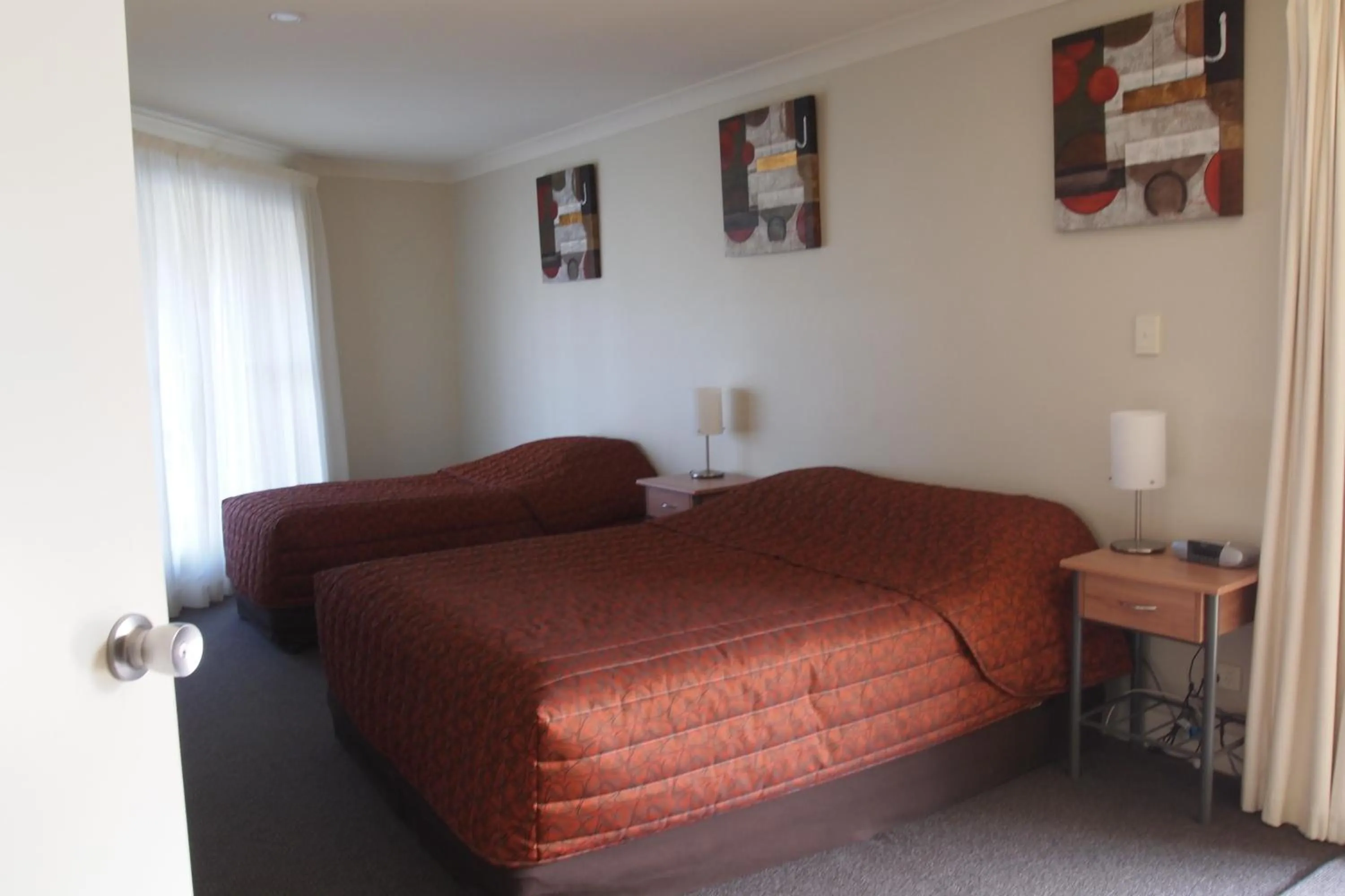 Deluxe Two-Bedroom Suite in Alexander Cameron Suites