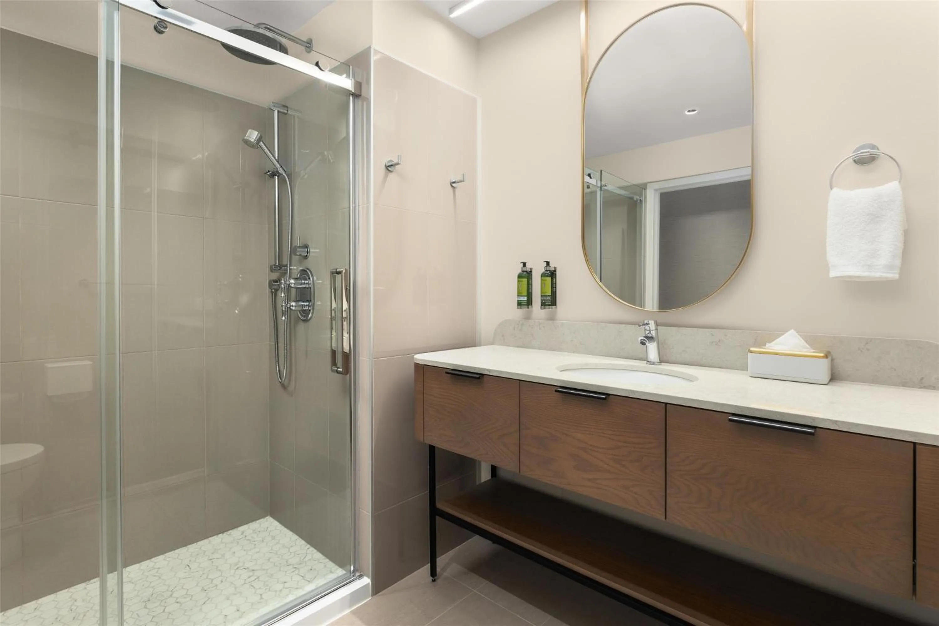 King Room with Sofa Bed - Non-Smoking in Hotel Railwayparc Montreal, Tapestry Collection By Hilton