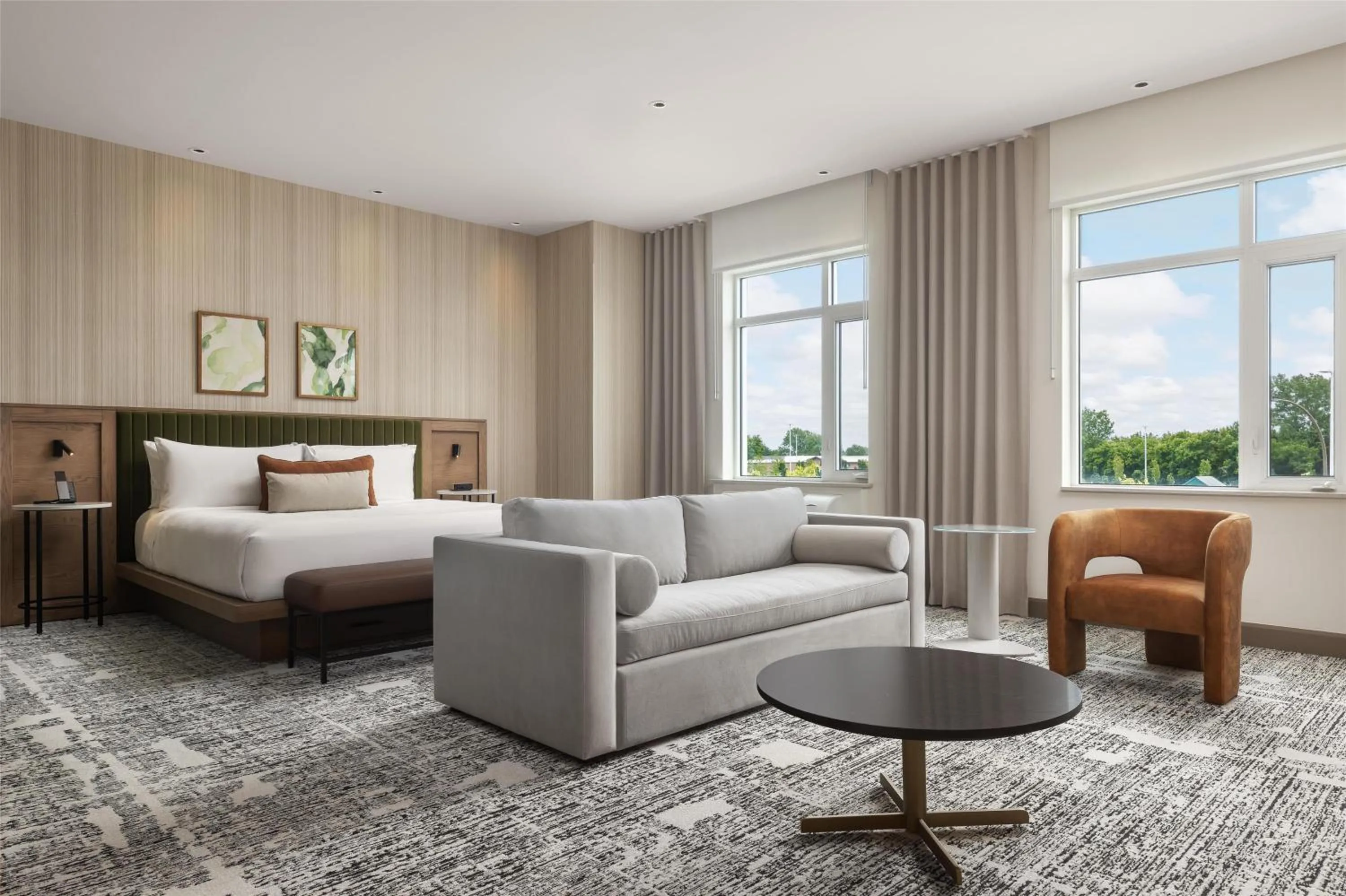 Junior King Suite with Seating Area in Hotel Railwayparc Montreal, Tapestry Collection By Hilton