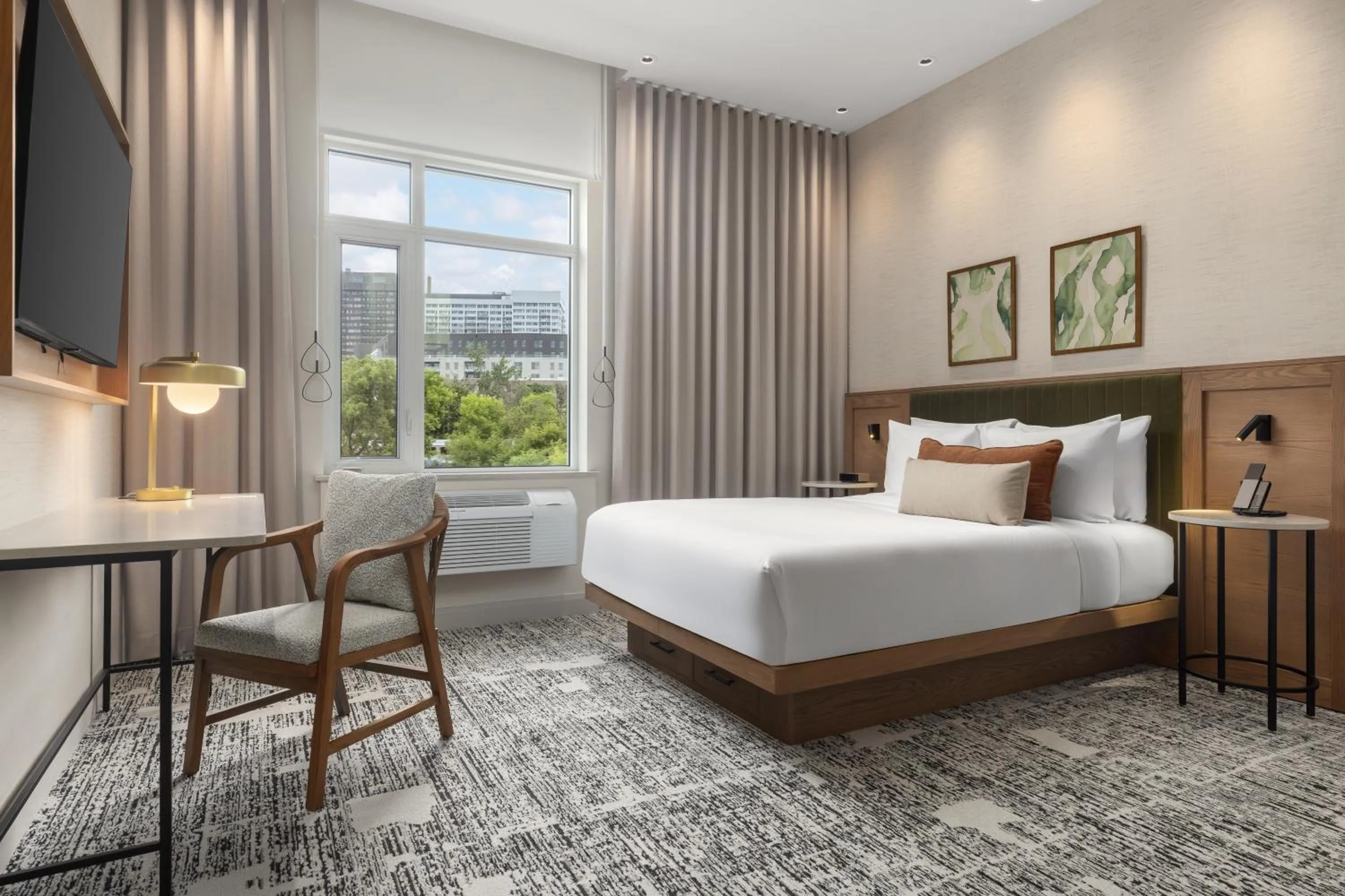 King Room in Hotel Railwayparc Montreal, Tapestry Collection By Hilton