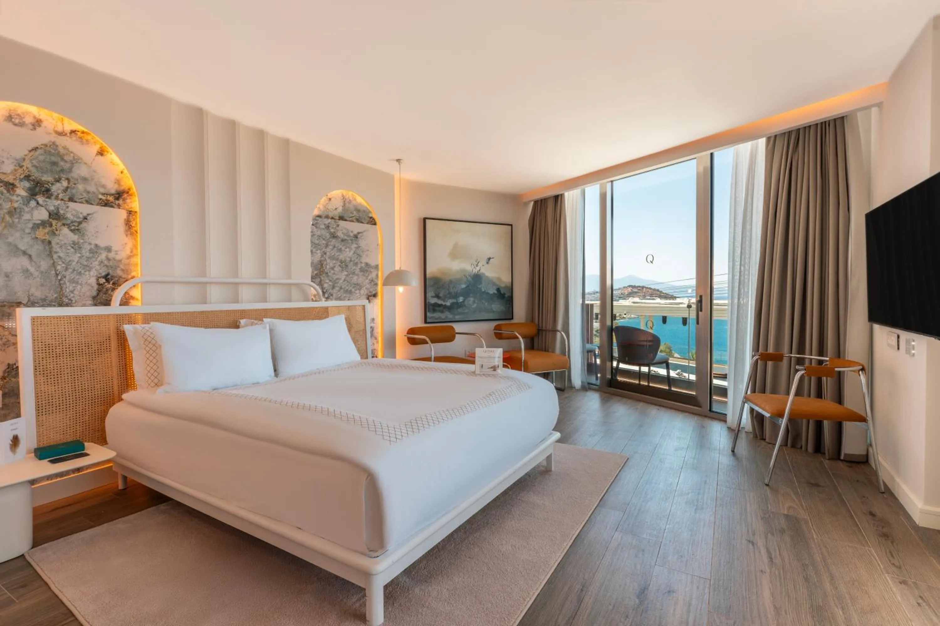 Deluxe Double or Twin Room with Sea View in Qlusive Hotel