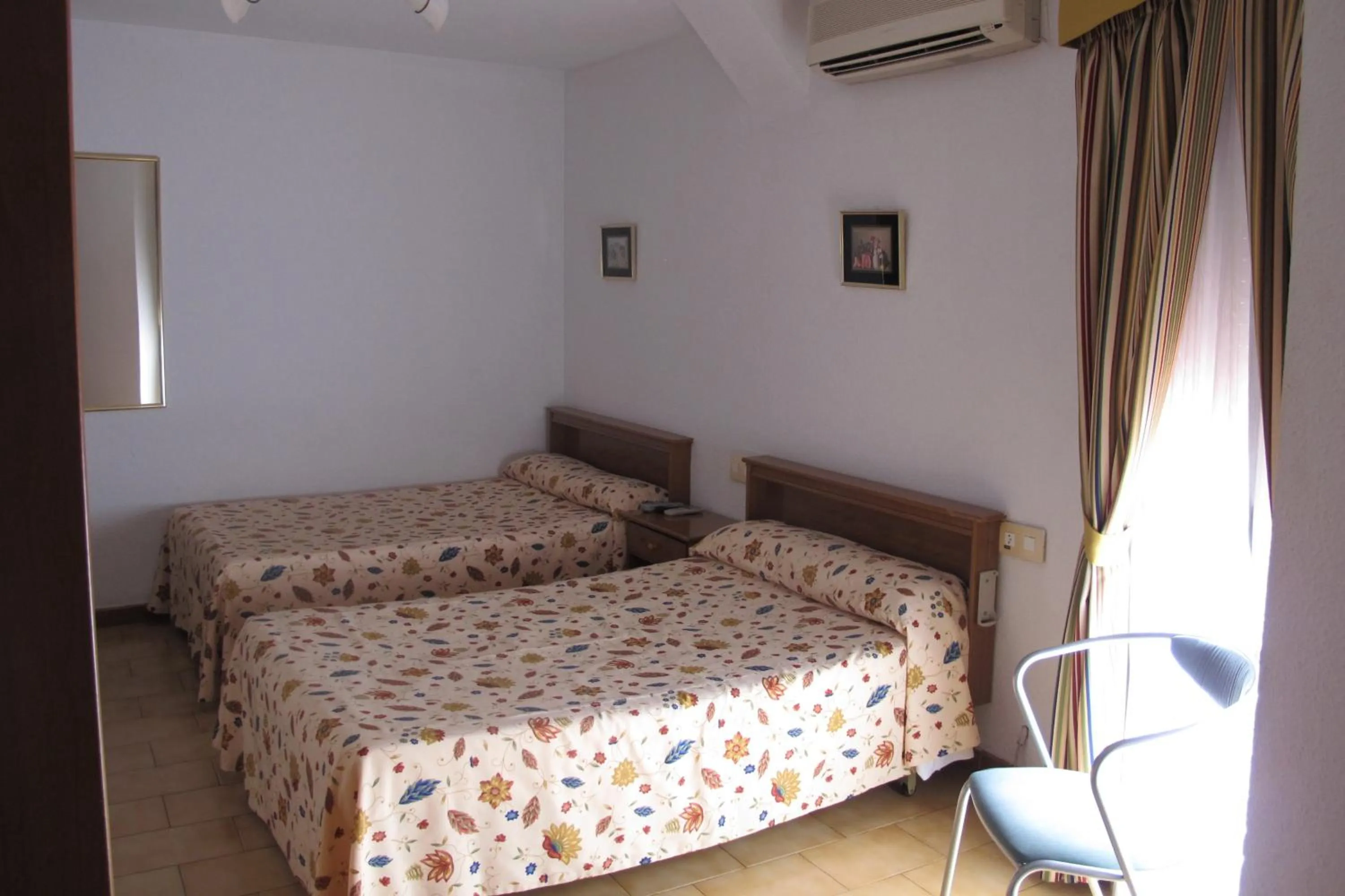 Twin Room - single occupancy in Hostal Casa Pepe