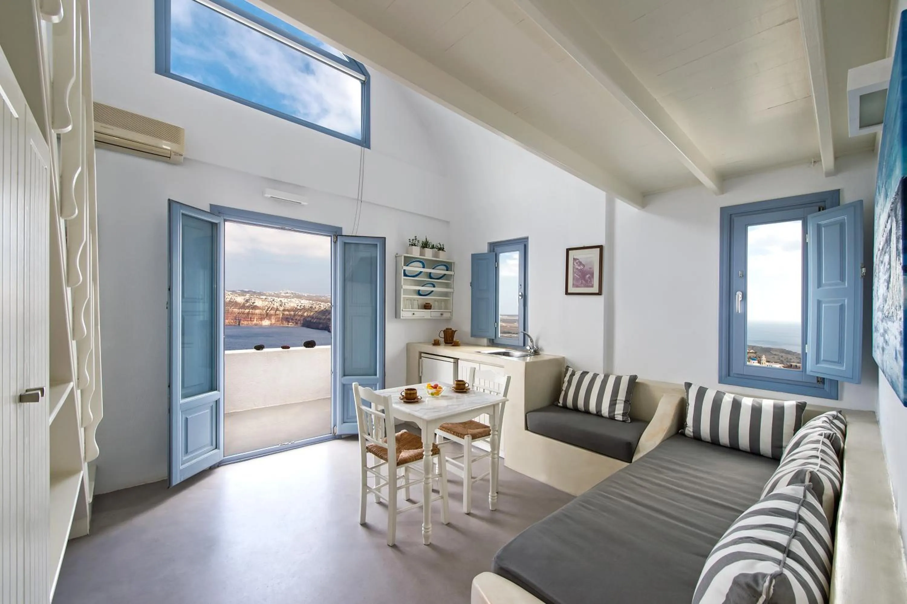 Executive Suite with Panoramic Caldera View in Apanemo Hotel & Suites