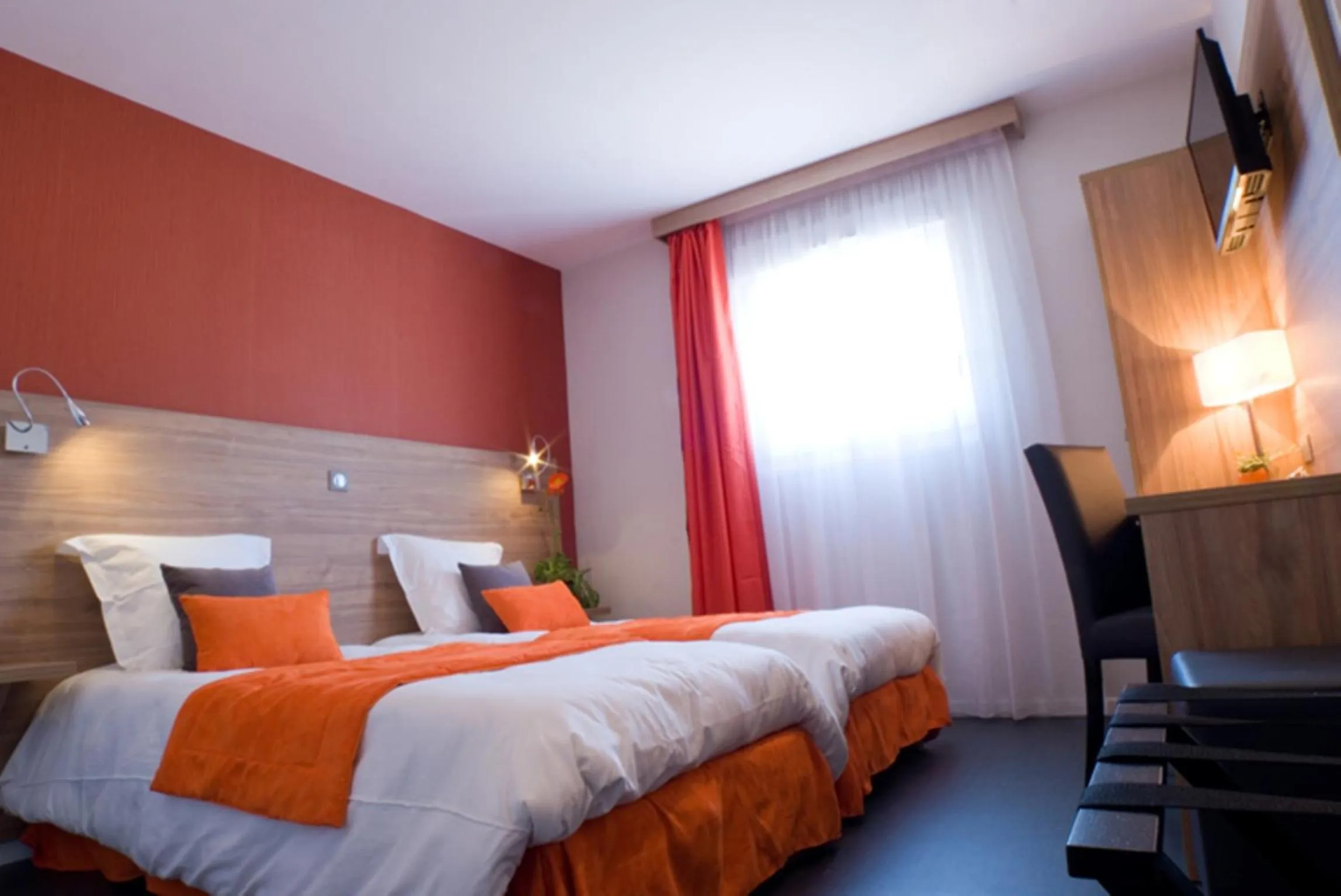 Standard Twin Room in Logis Hotel Restaurant de La Madeleine