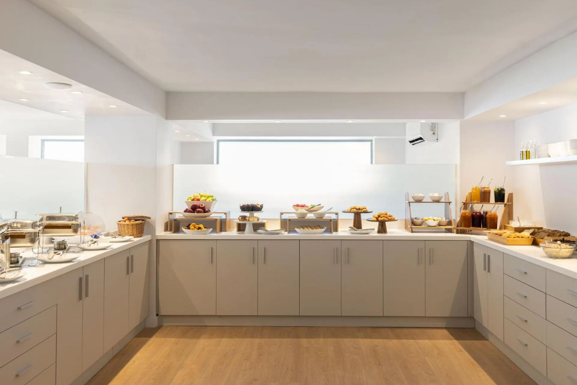 Food and drinks in Gallery Port Tower Piraeus