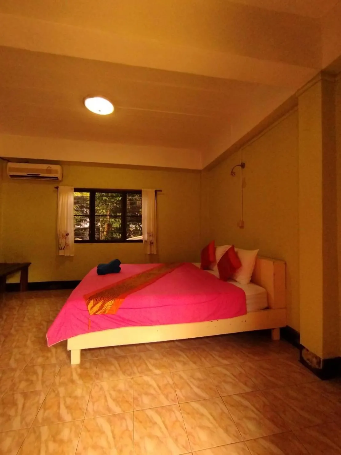 Standard Queen Room in Ploy Inn Koh Chang