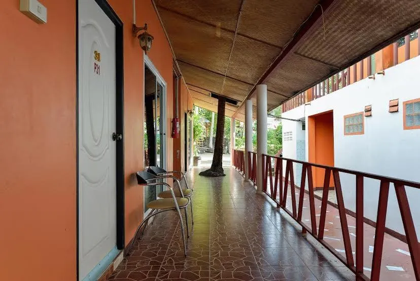 King Room with Balcony in Ploy Inn Koh Chang
