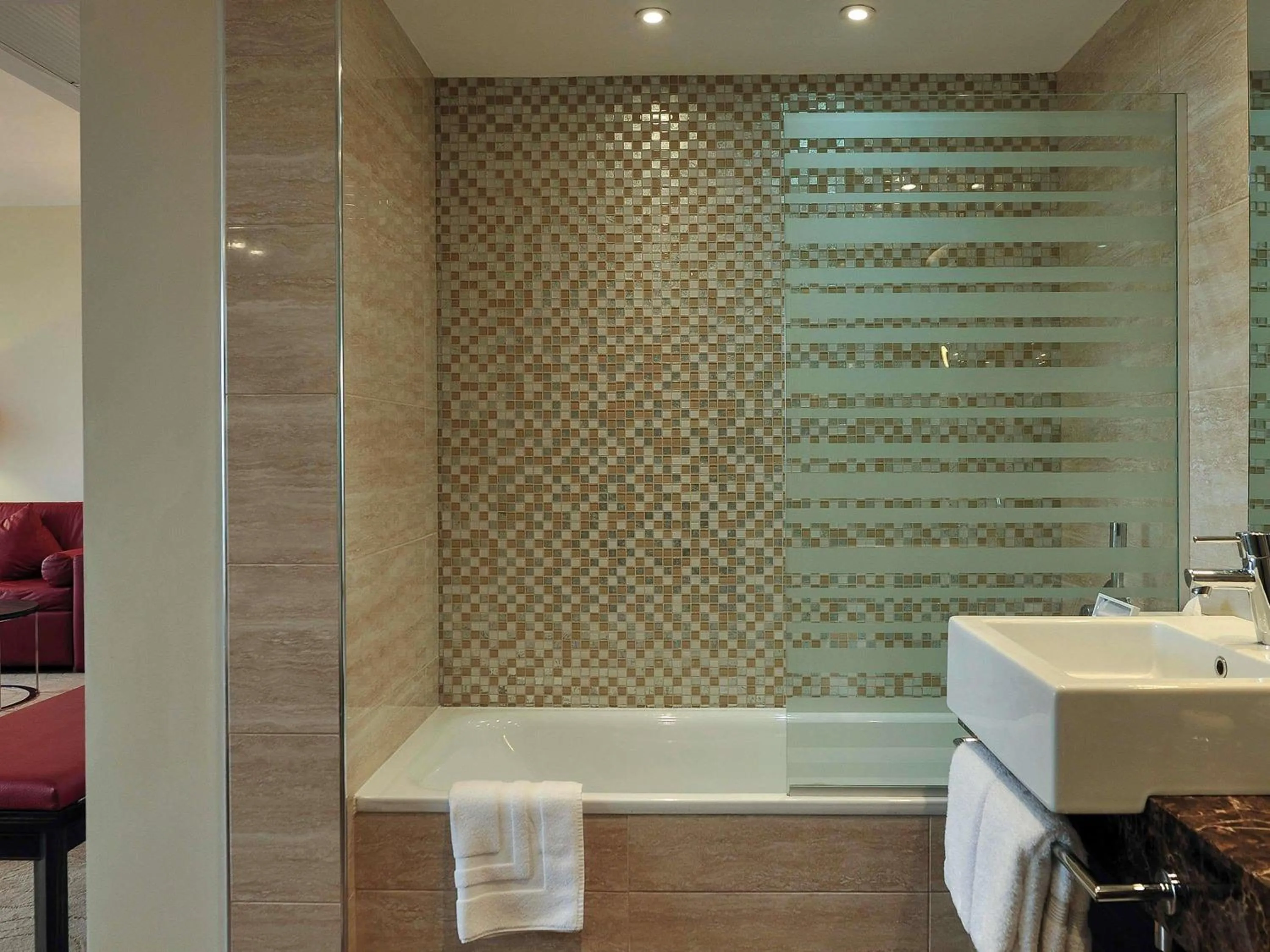 Deluxe King Suite in Pullman Kinshasa Grand Hotel