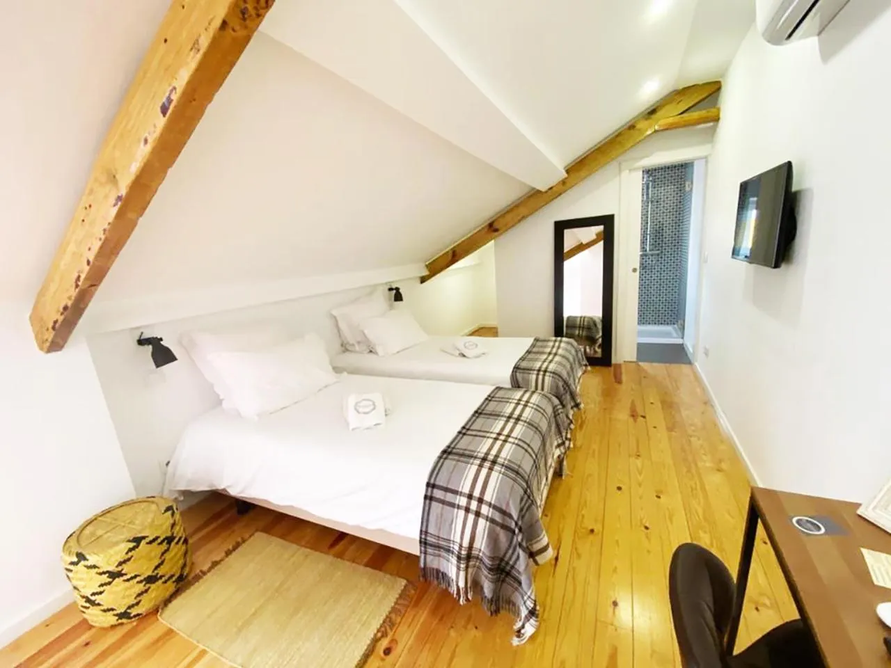 Deluxe Twin Room in The Postcard Lisbon