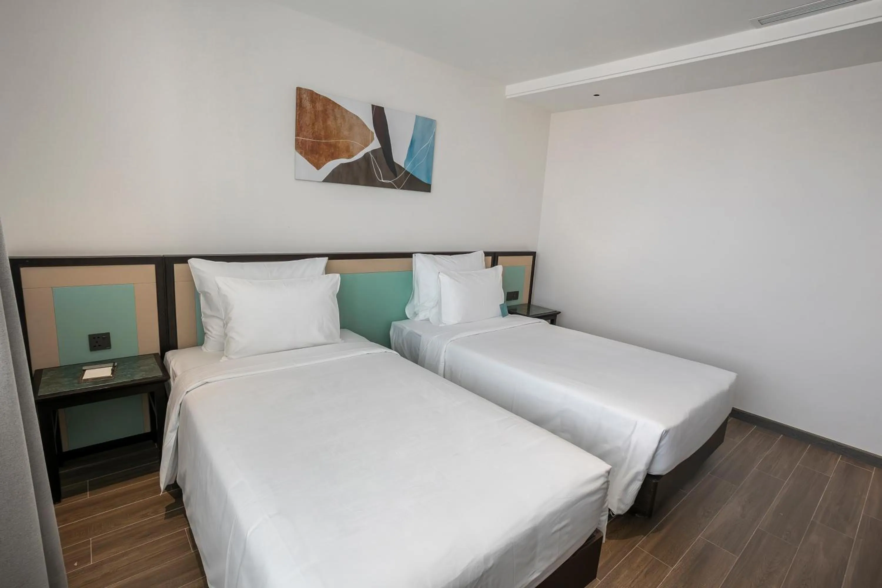 Signature Partial Seaview Twin with balcony in Iconique Hotel Nha Trang