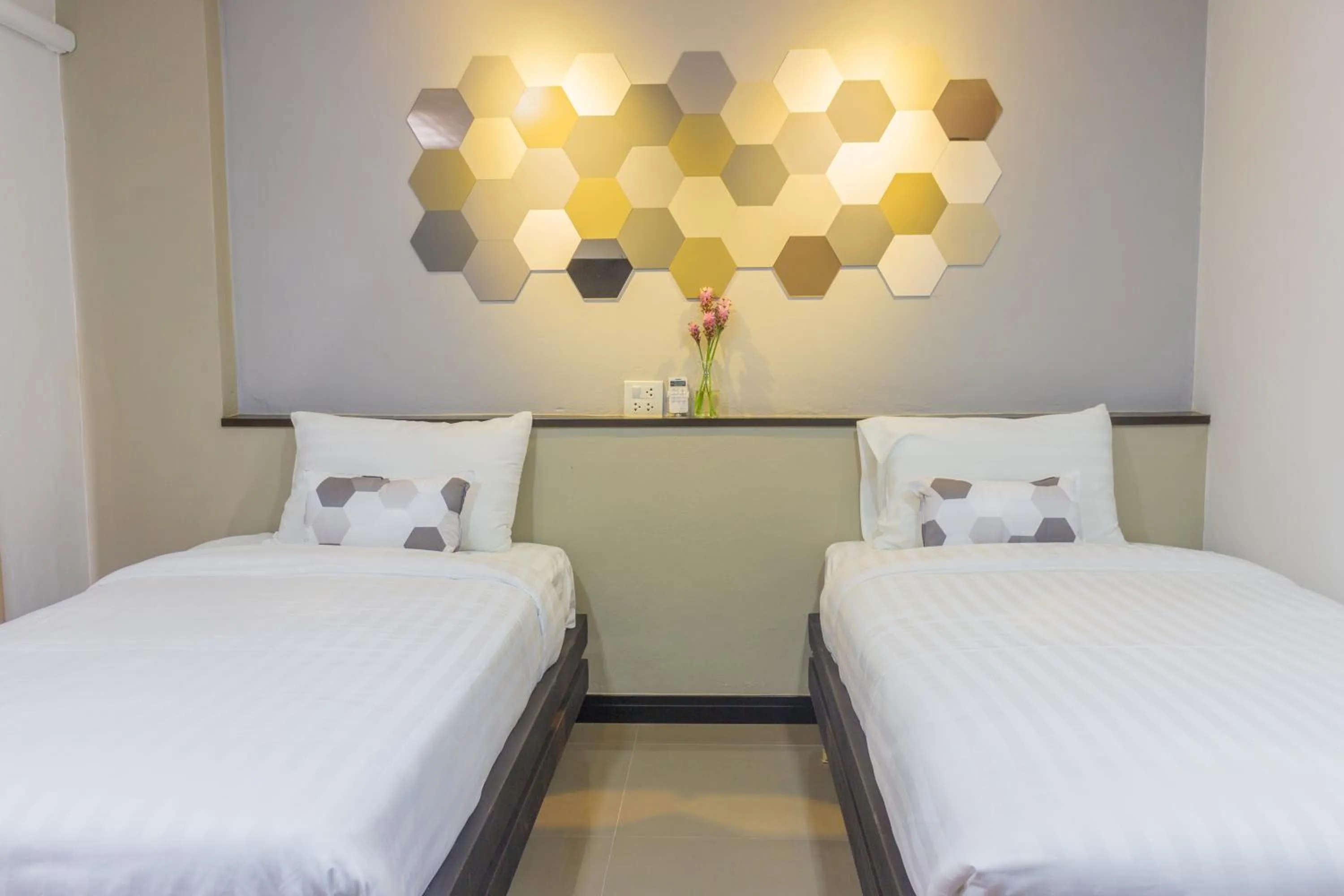 Standard Twin Room in M2 Hotel