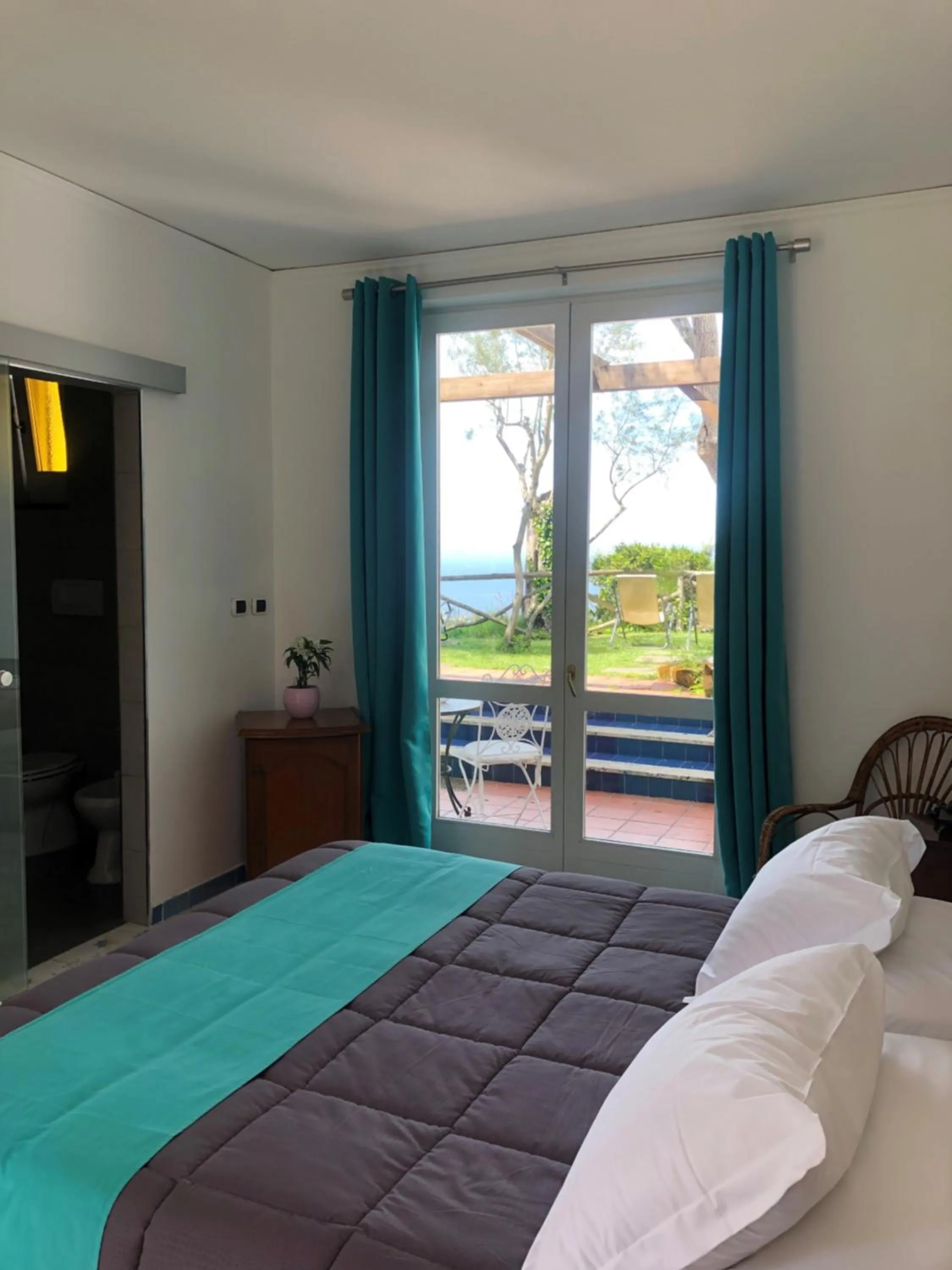 Double or Twin Room with Sea View in Villa Giovanna