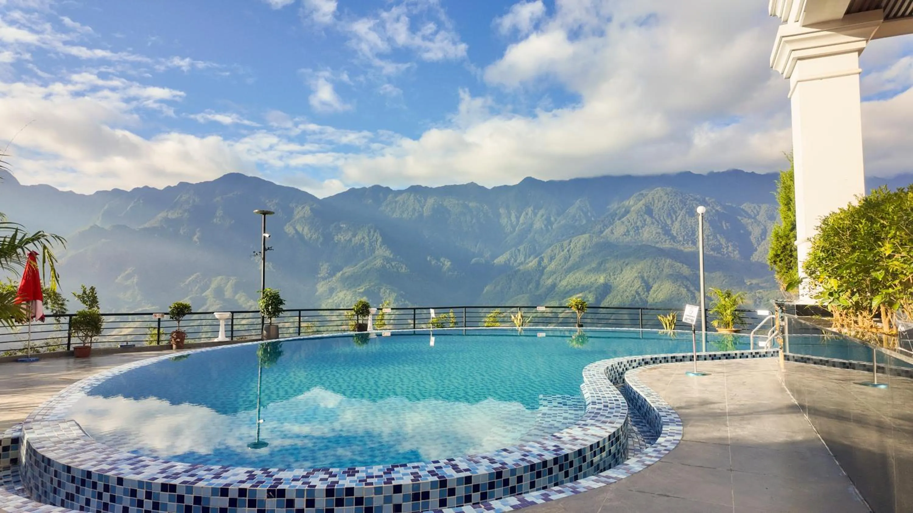 DeLaMont Sapa Hotel - Hill Serenity Retreat