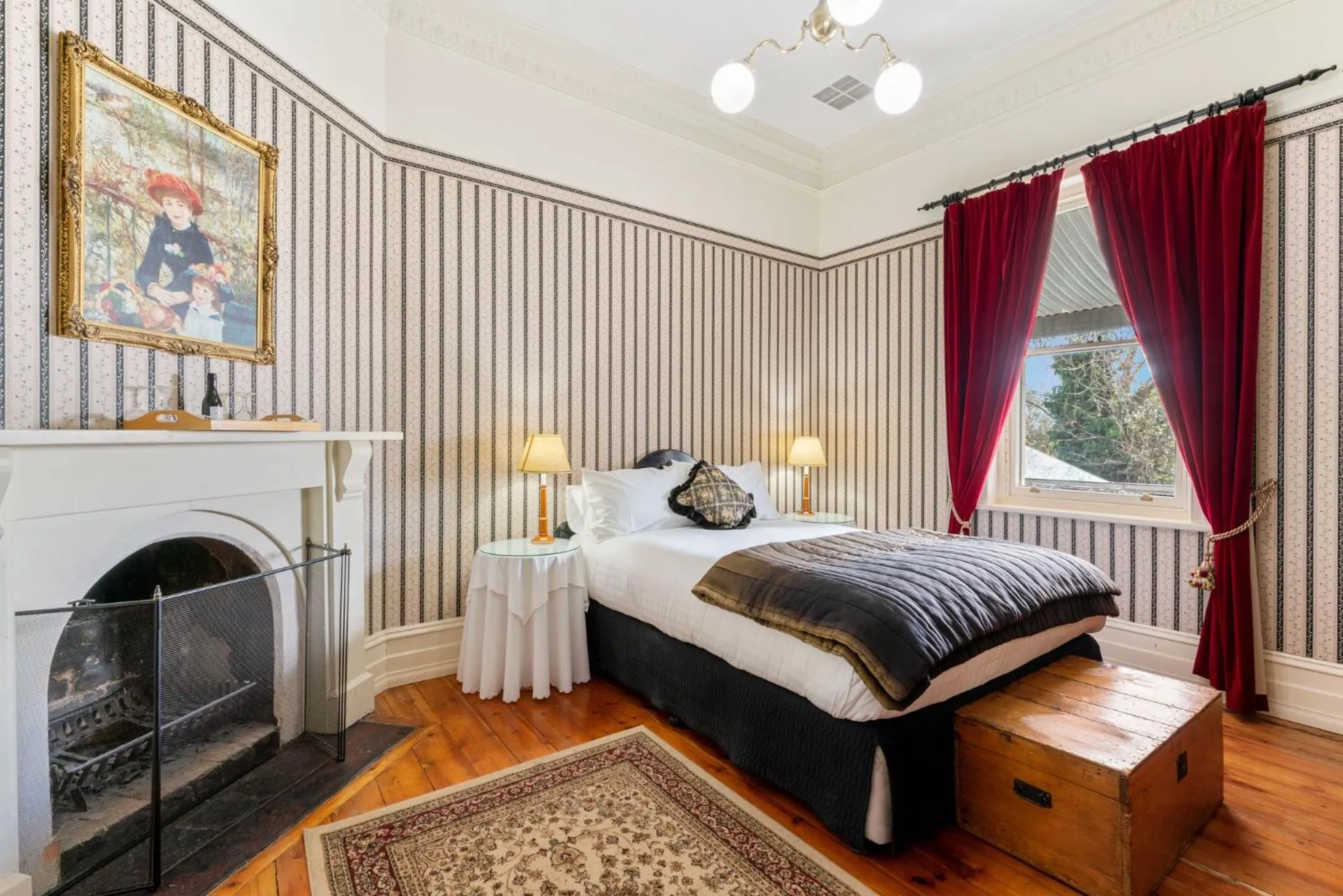 Deluxe Double Room - Black in Colhurst House