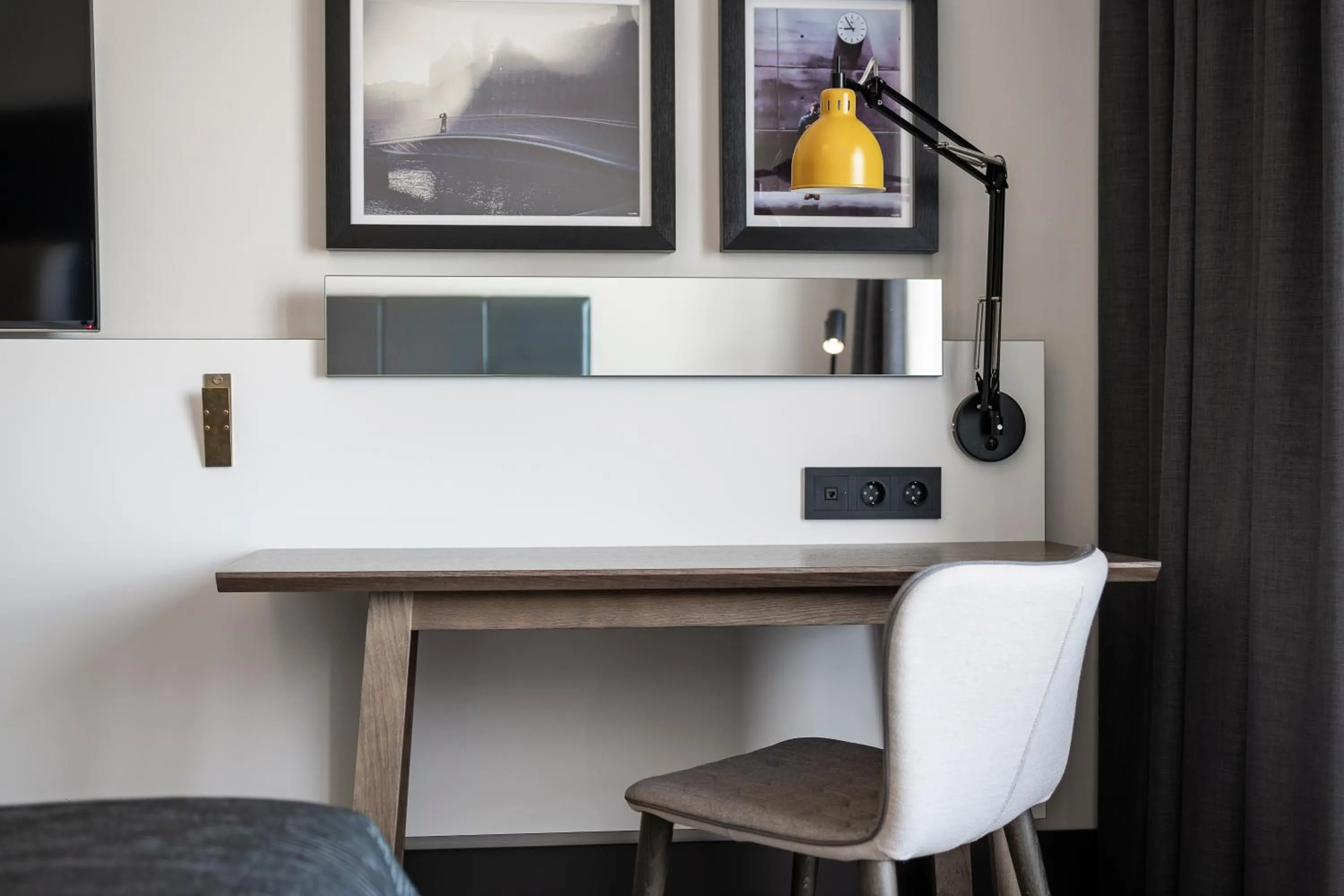 Compact Twin Room in Quality Hotel View