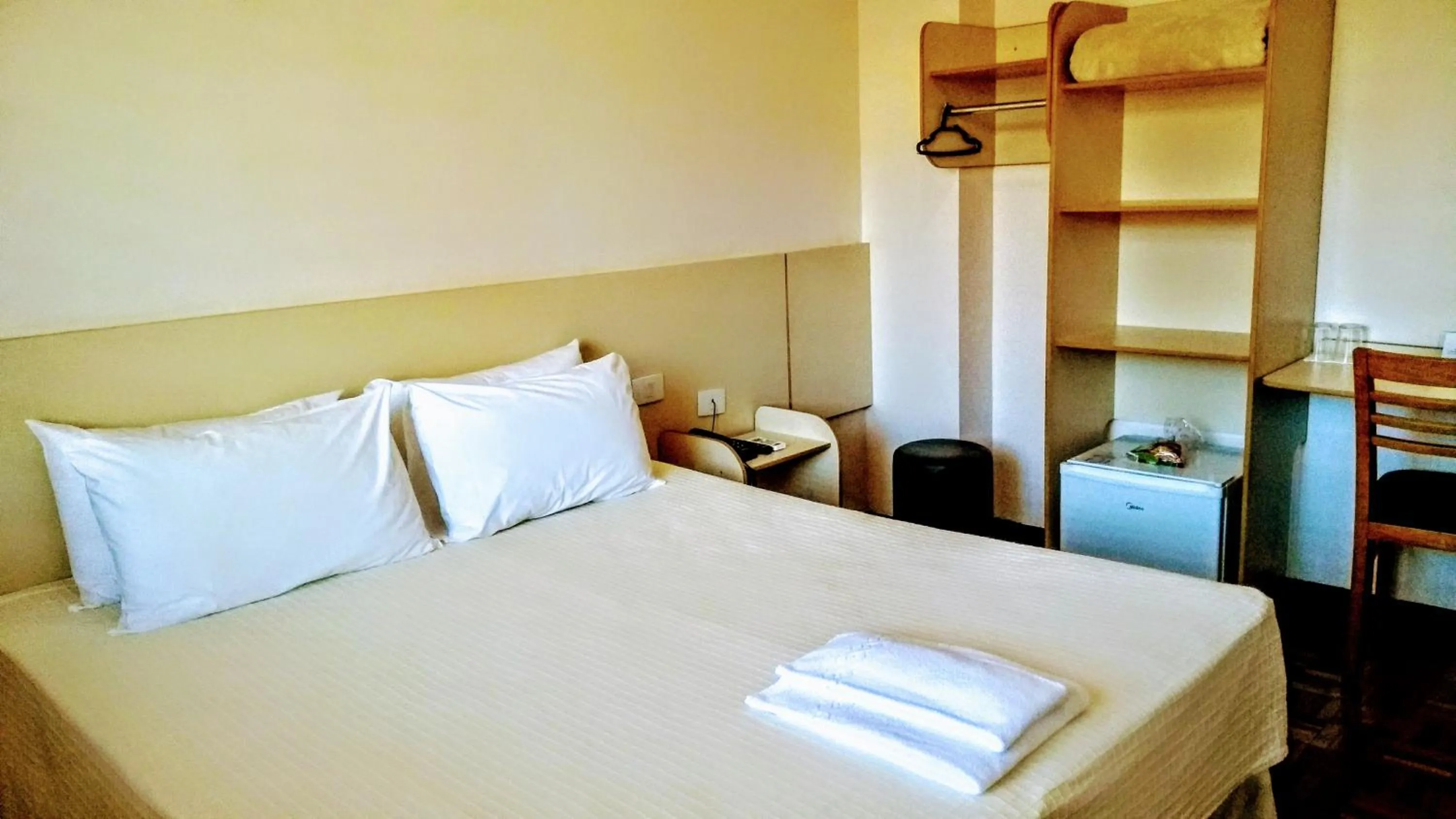 Standard Twin Room - single occupancy in Vespasiano Hotel Telêmaco Borba