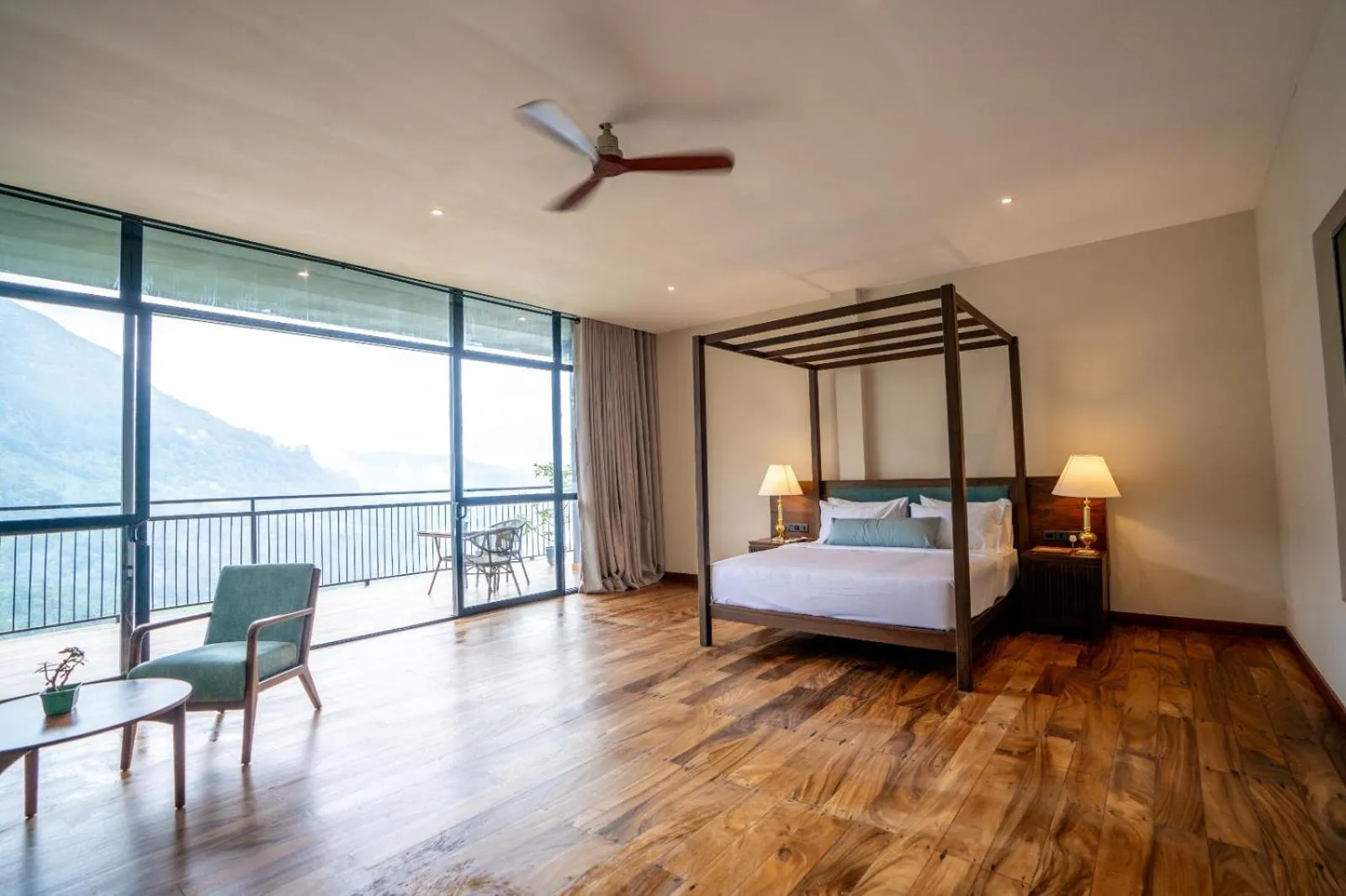 Deluxe Suite in Oak Ray Tea Bush