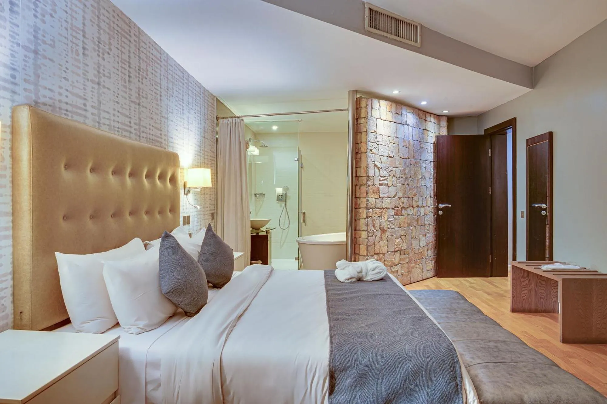 Deluxe King Room in Leola Boutique Hotel Ikeja - Lagos