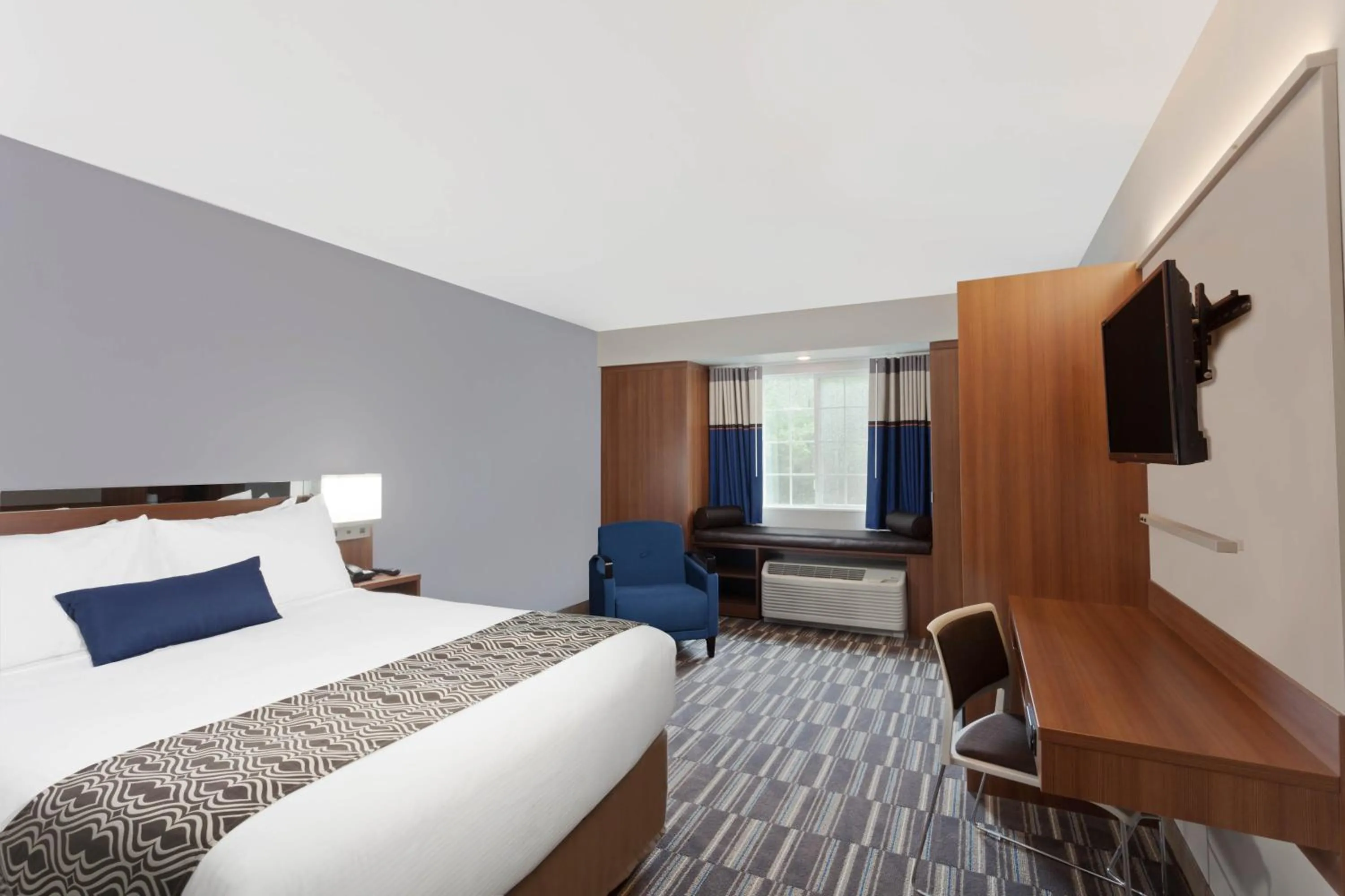 Queen Room - Non-Smoking in Microtel Inn & Suites Windham