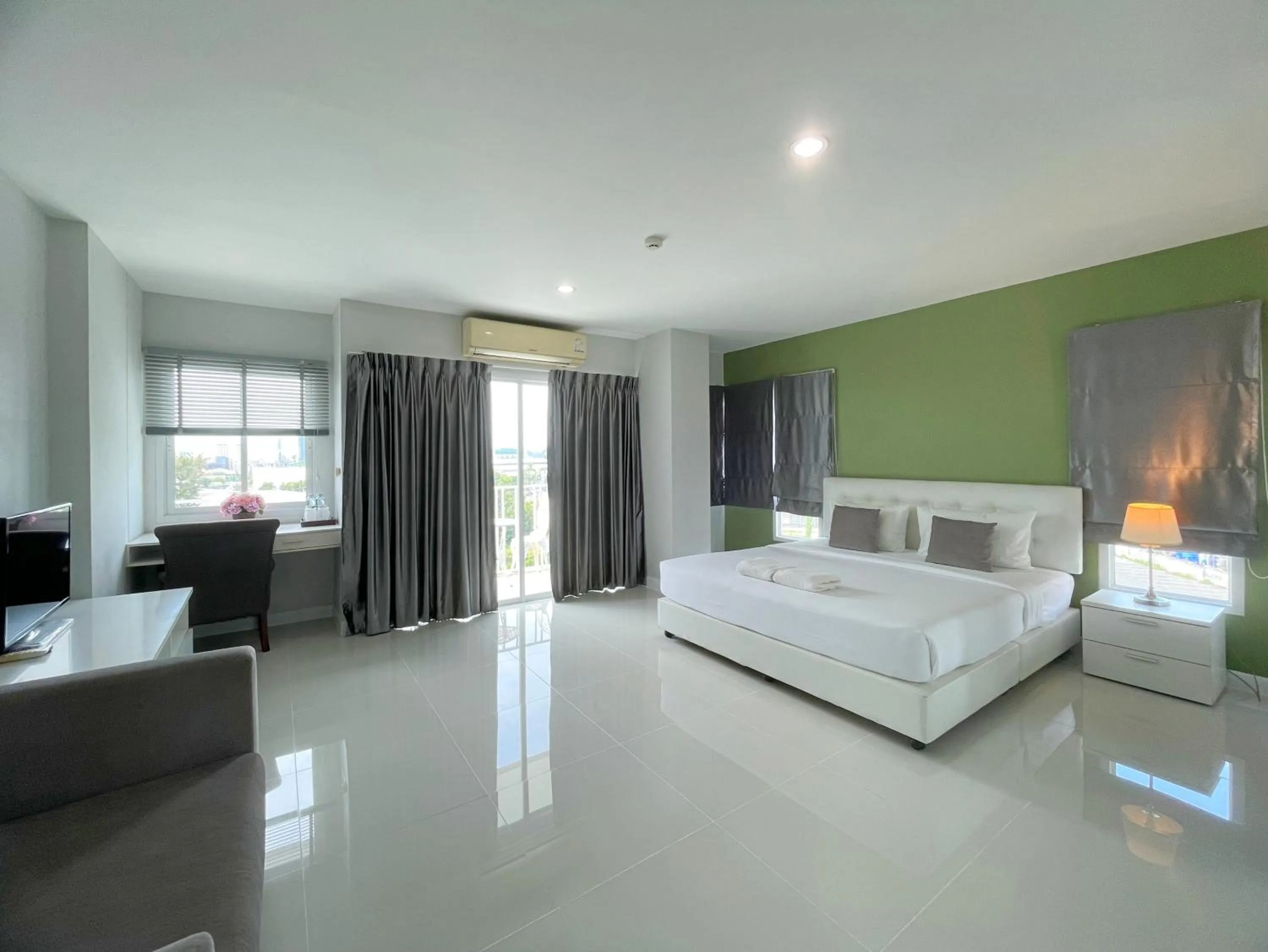 Double Room with Balcony in Baan Pattaya by Sabai