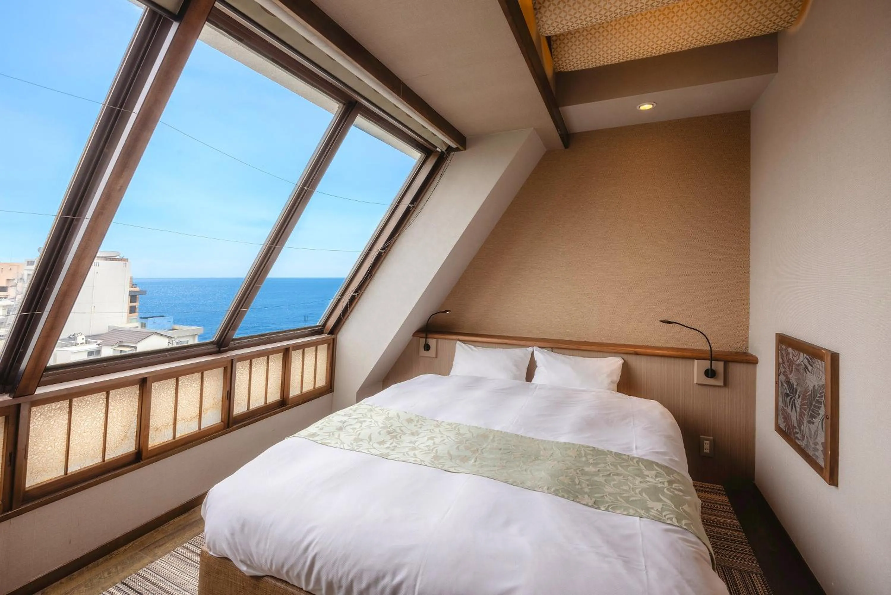 Queen Room in Shinyu no Yado SAZANA