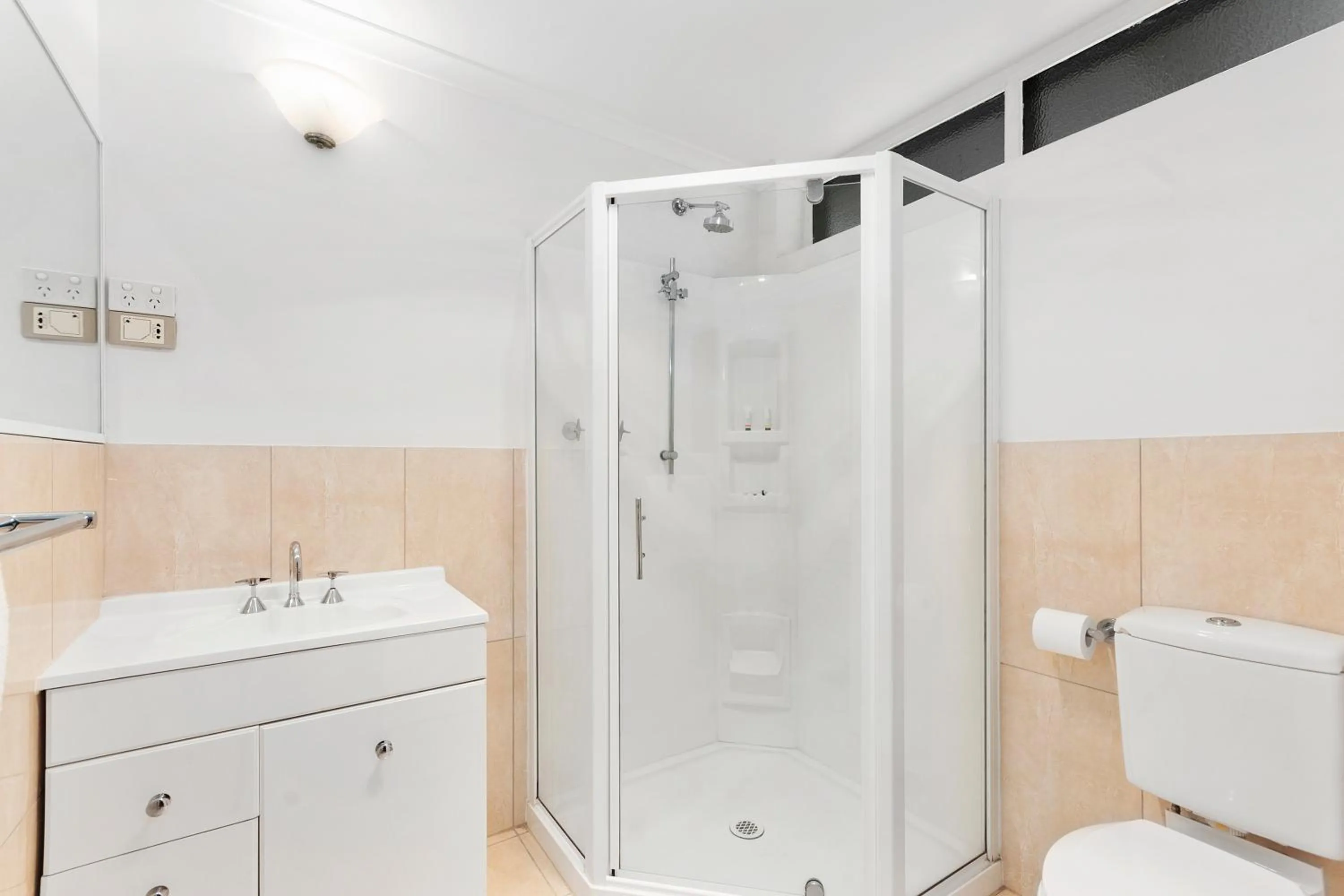 Standard Queen Room in Quality Inn & Suites Traralgon