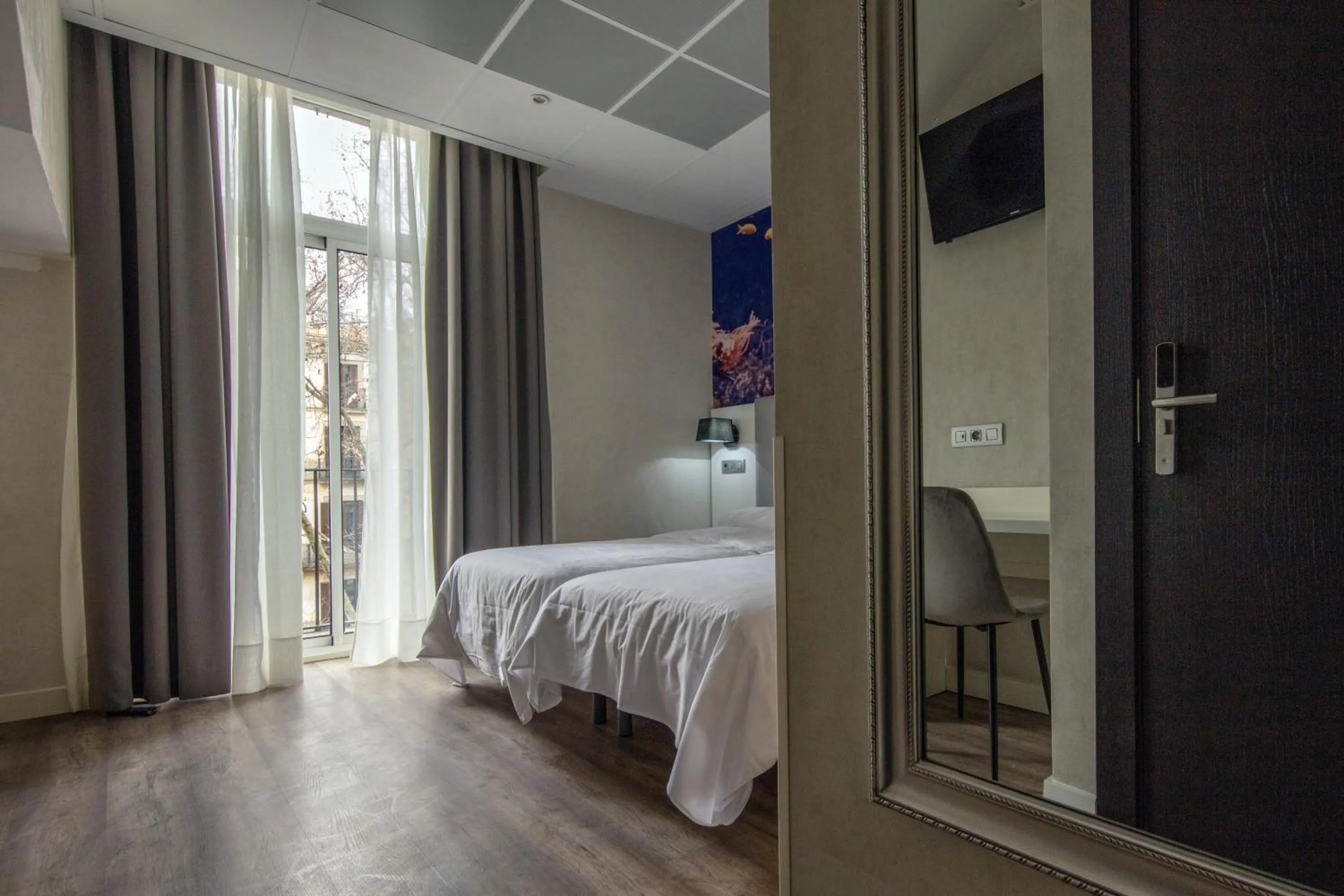 Twin Room with City View in Standbyme Ramblas